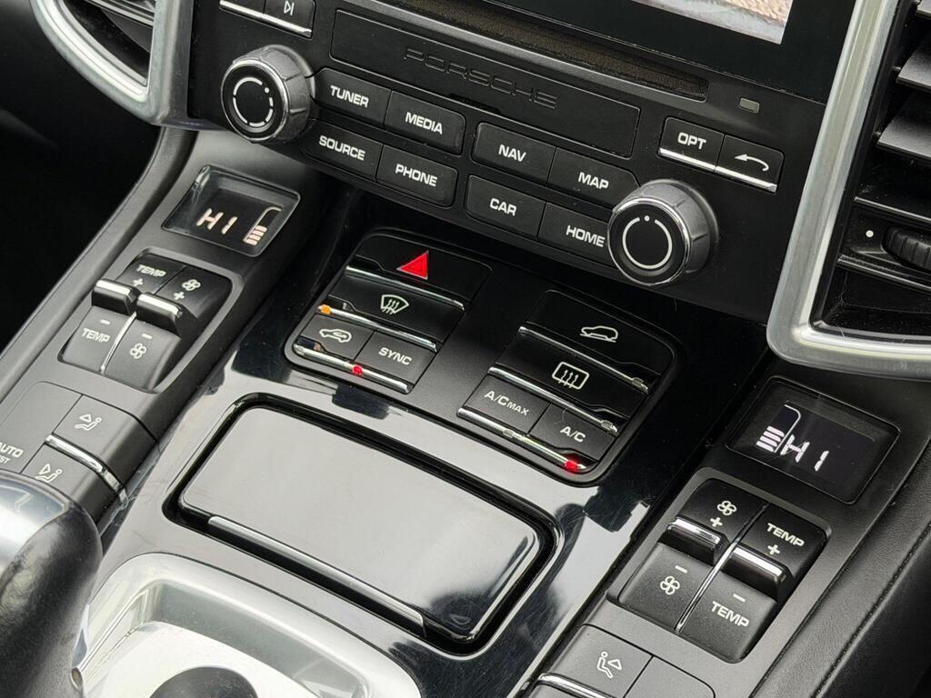 Porsche Cayenne view 39