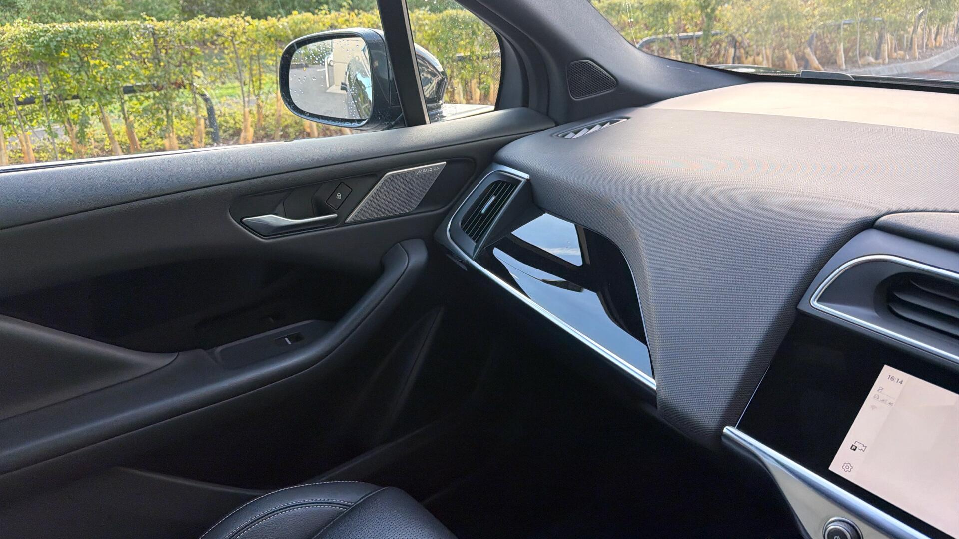 Jaguar I-Pace view 49