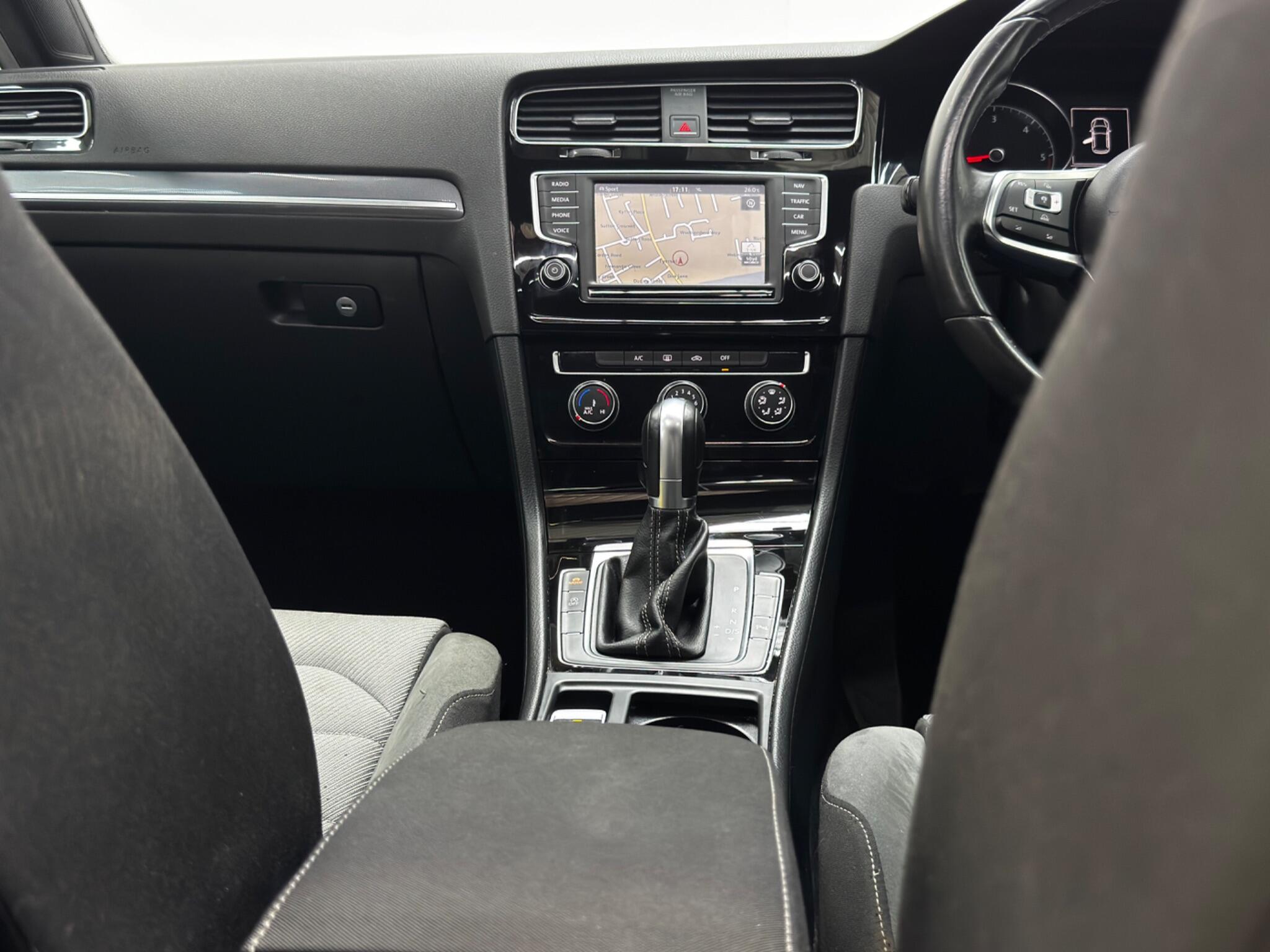 Volkswagen Golf view 30