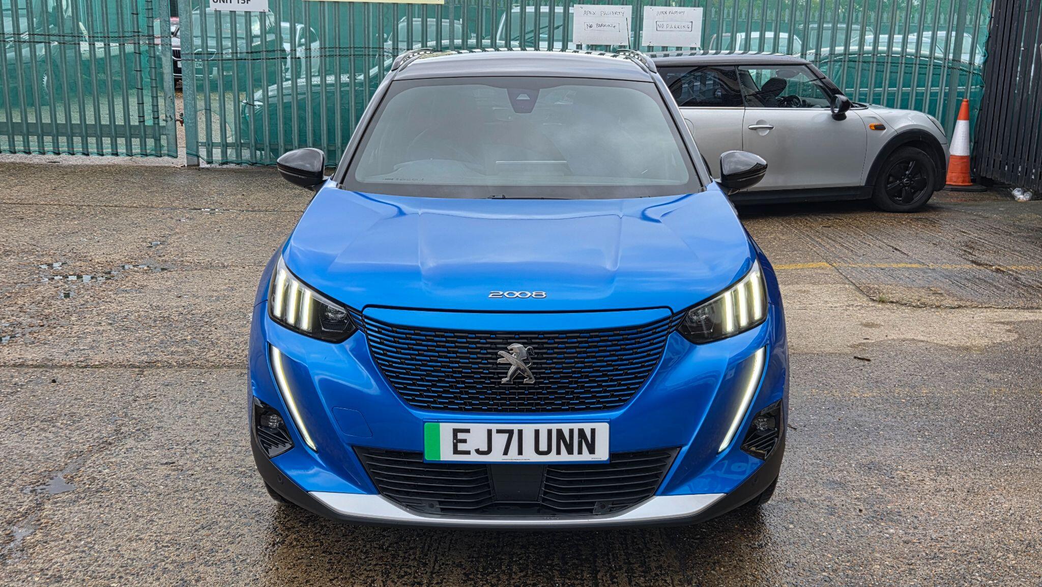 Peugeot e-2008 view 3