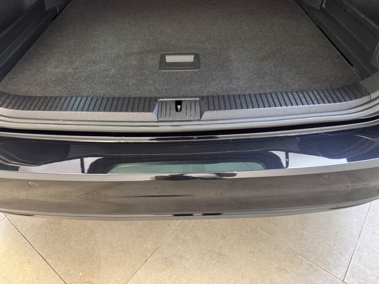 Volkswagen Passat view 48