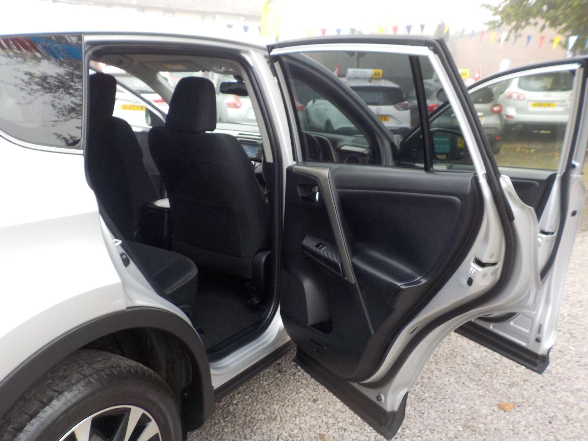 Toyota RAV4 2.0 D-4D Icon 2WD Euro 5 (s/s) 5dr