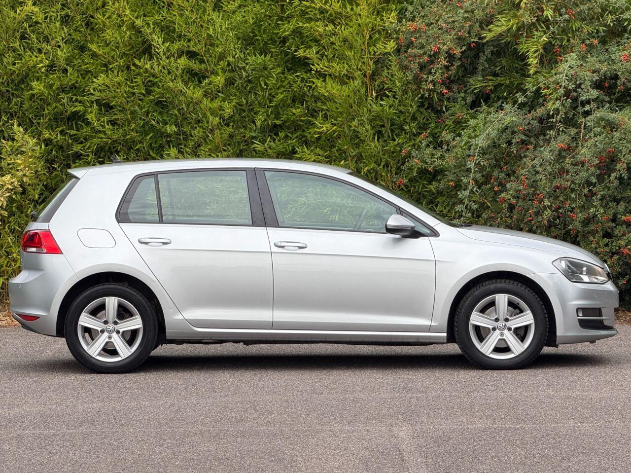 Volkswagen Golf view 3