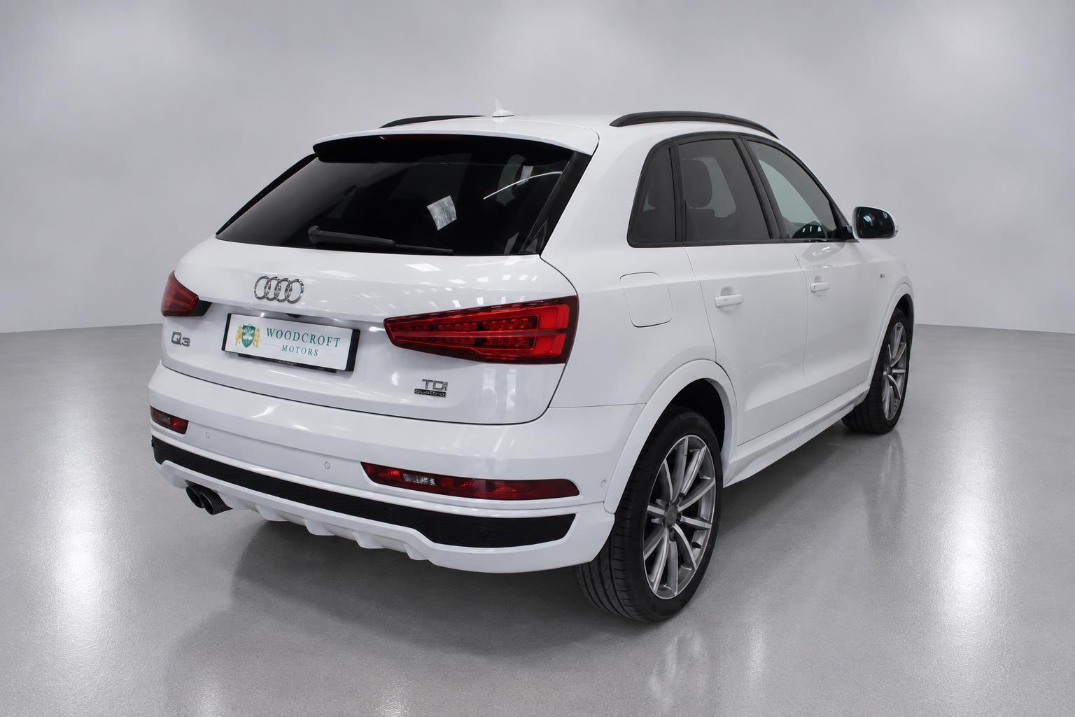 Audi Q3 view 8