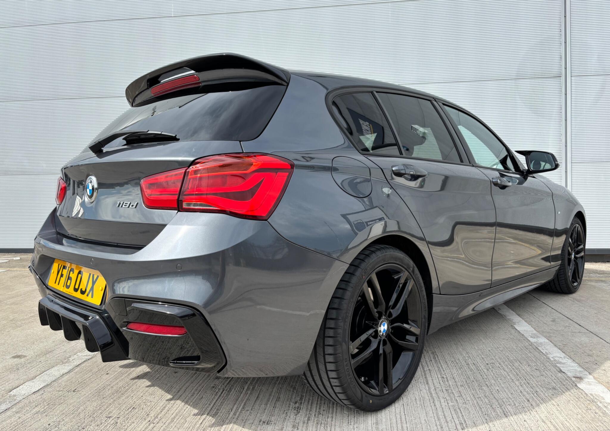 BMW 1 Series view 13