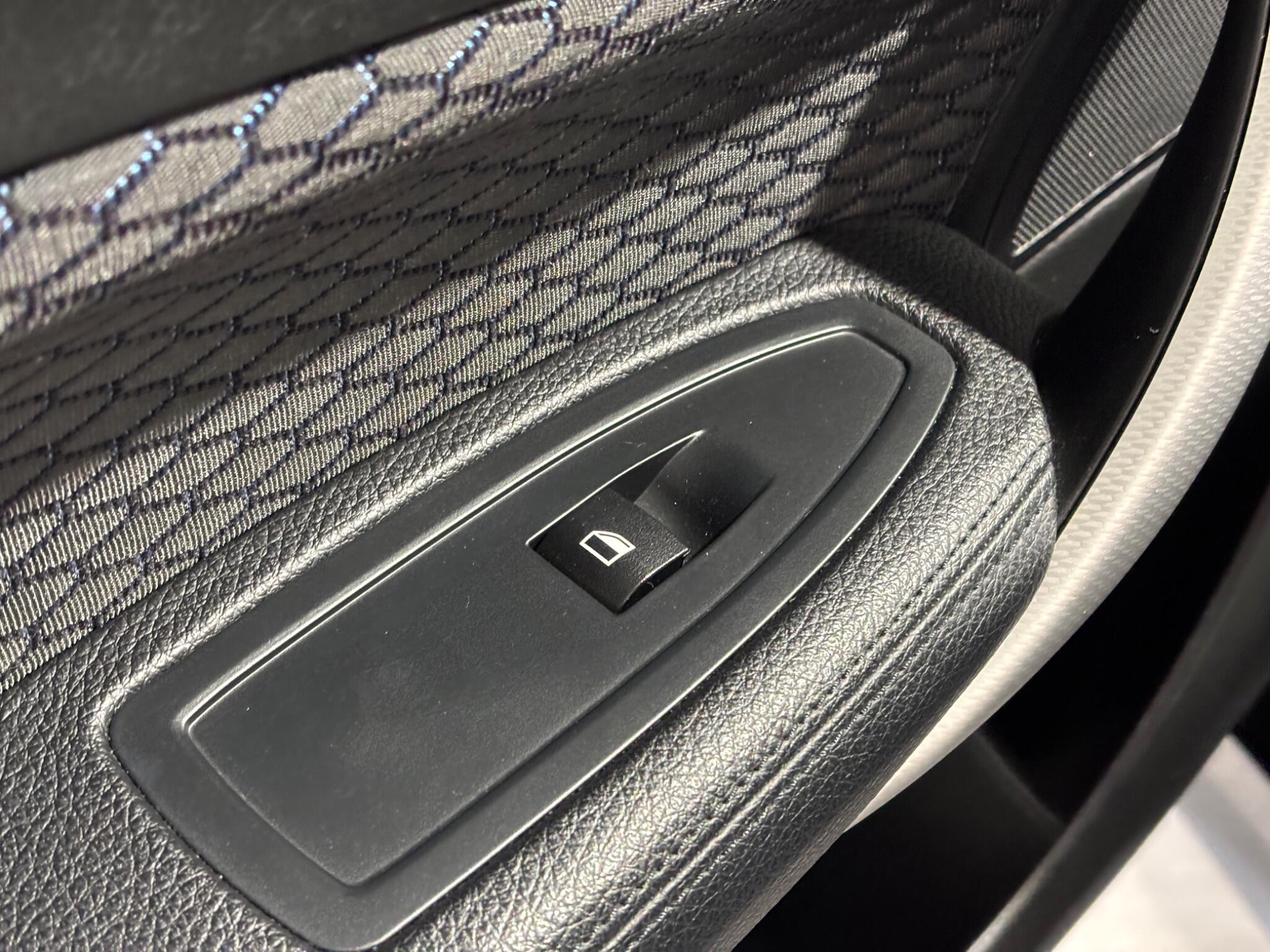 BMW 1 Series view 17