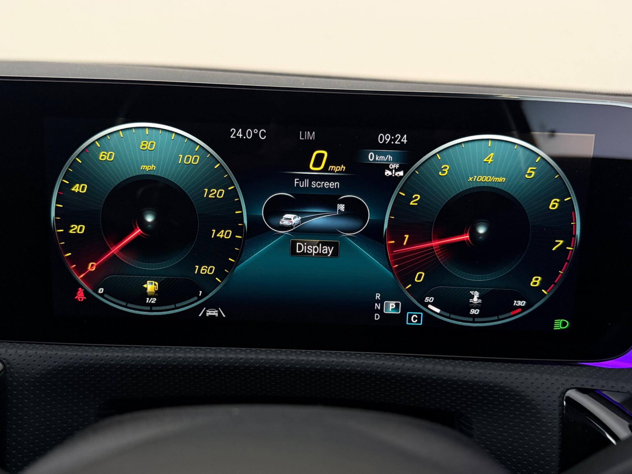 Mercedes-Benz Cla view 14