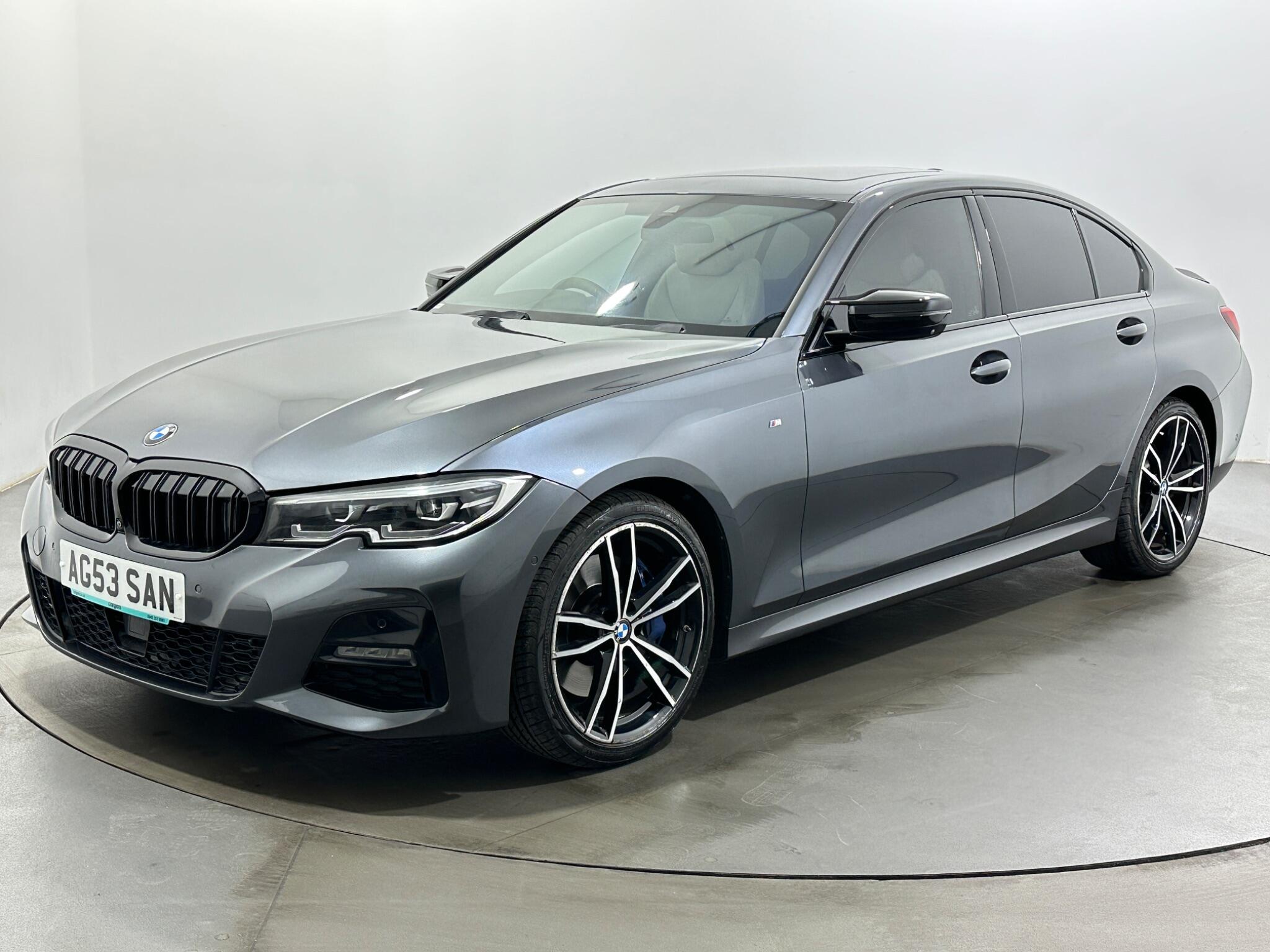BMW 3 Series view 4