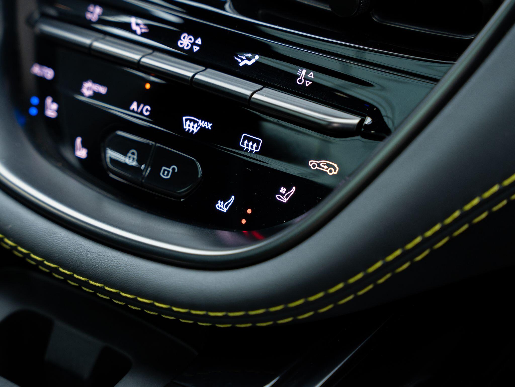 Aston Martin DBX view 18
