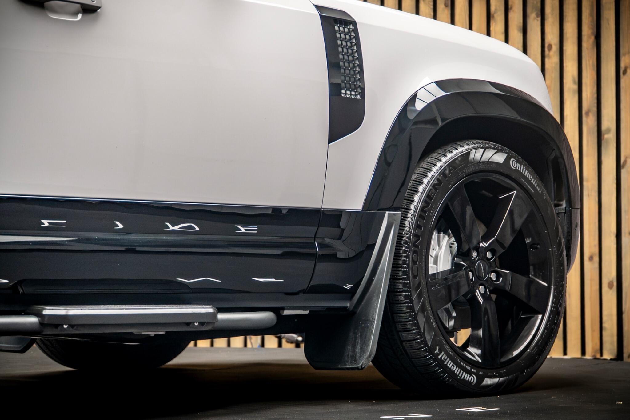 Land Rover Defender view 14