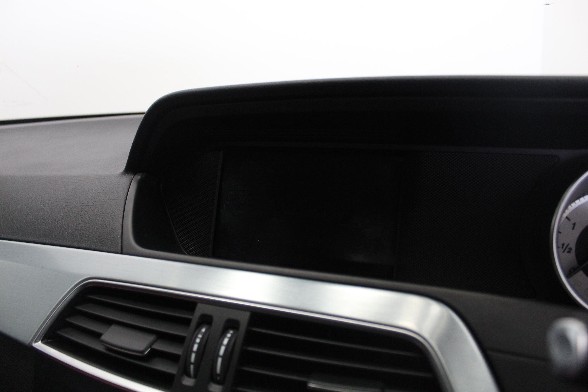 Mercedes-Benz C-Class view 32