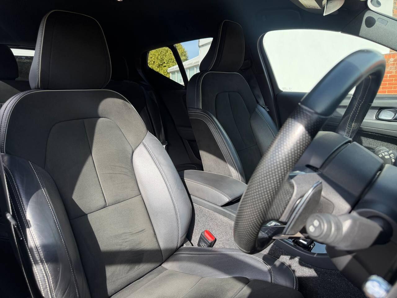 Volvo XC40 view 12