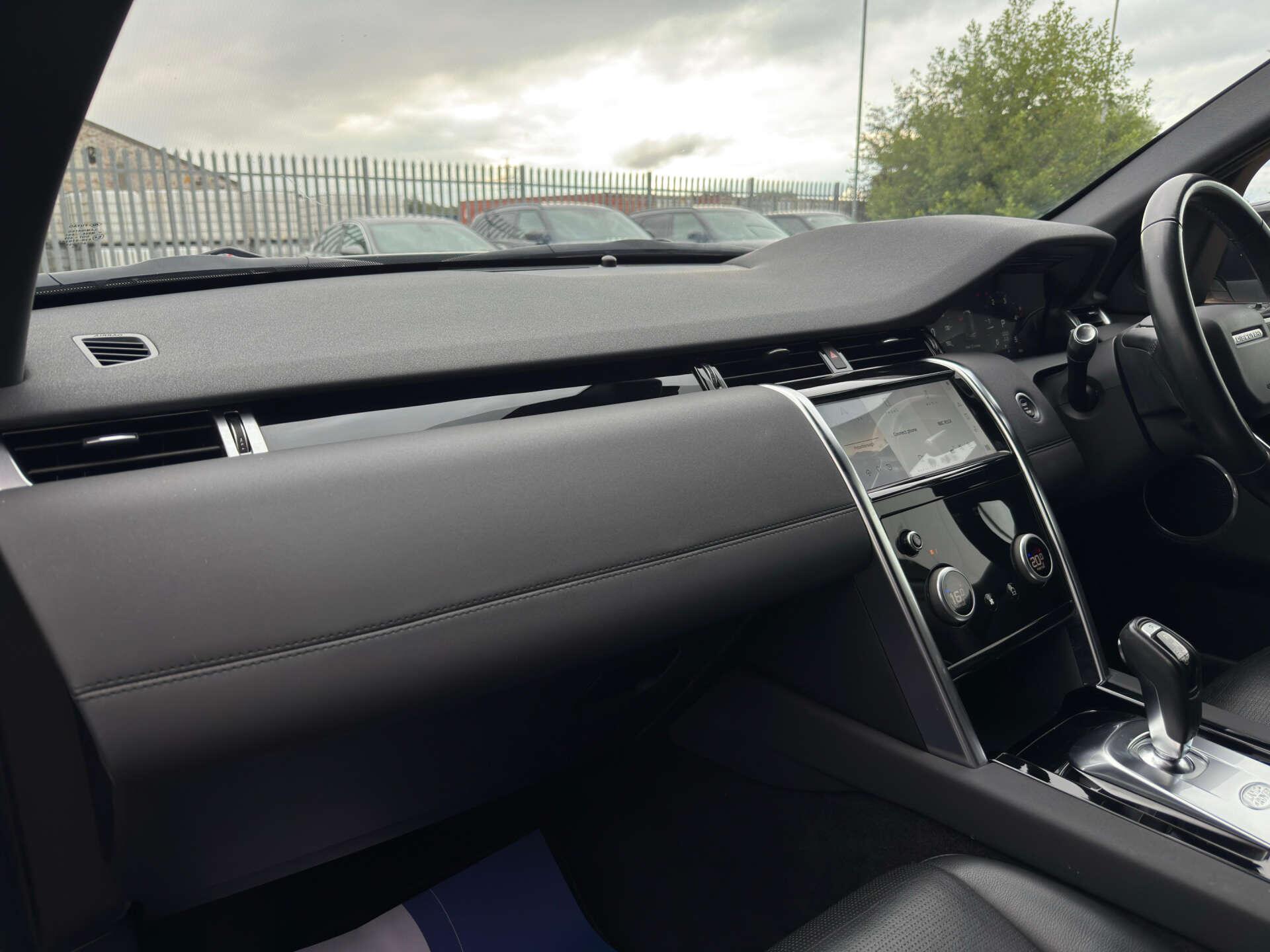 Land Rover Discovery Sport view 45