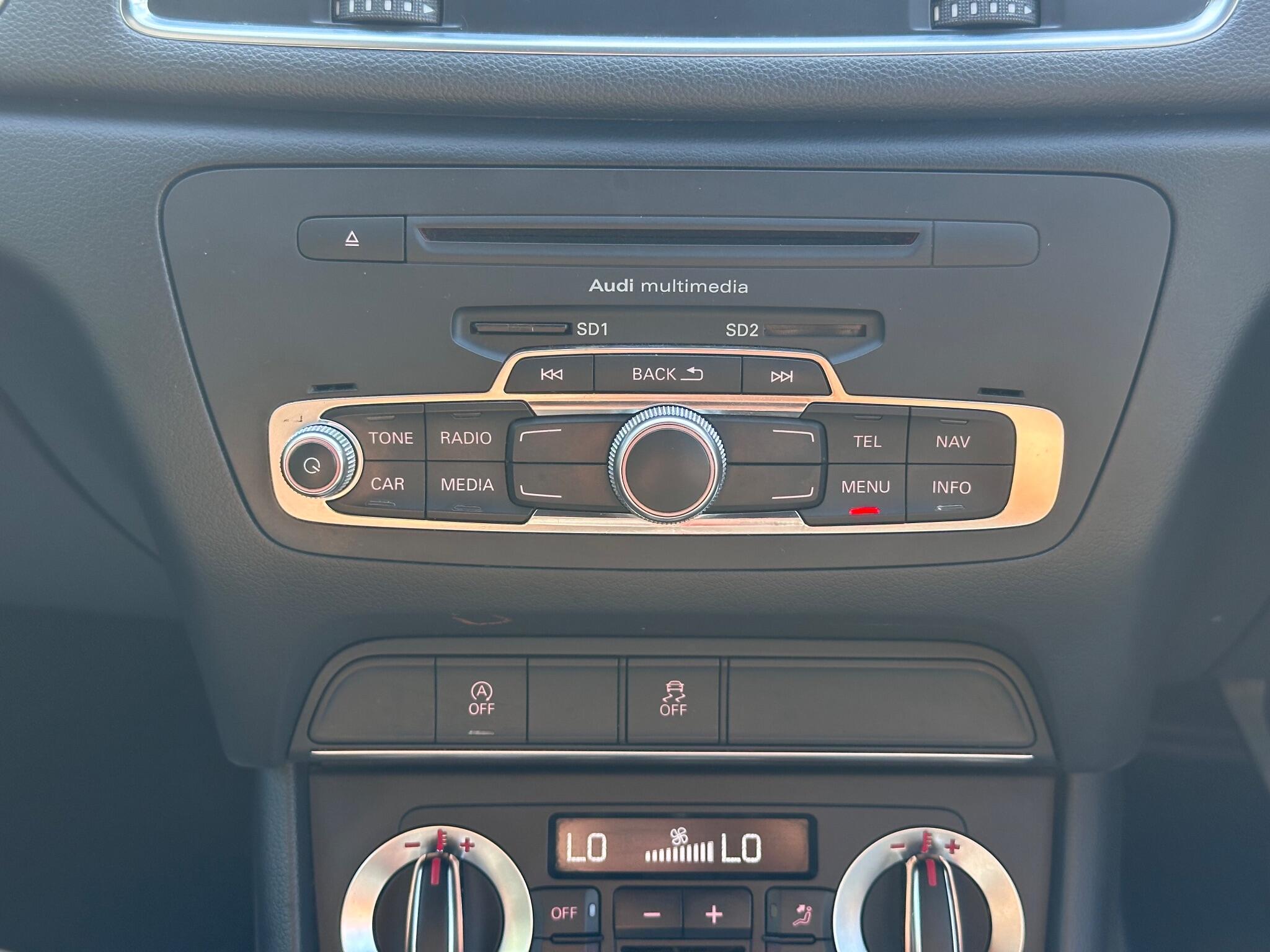 Audi Q3 view 44