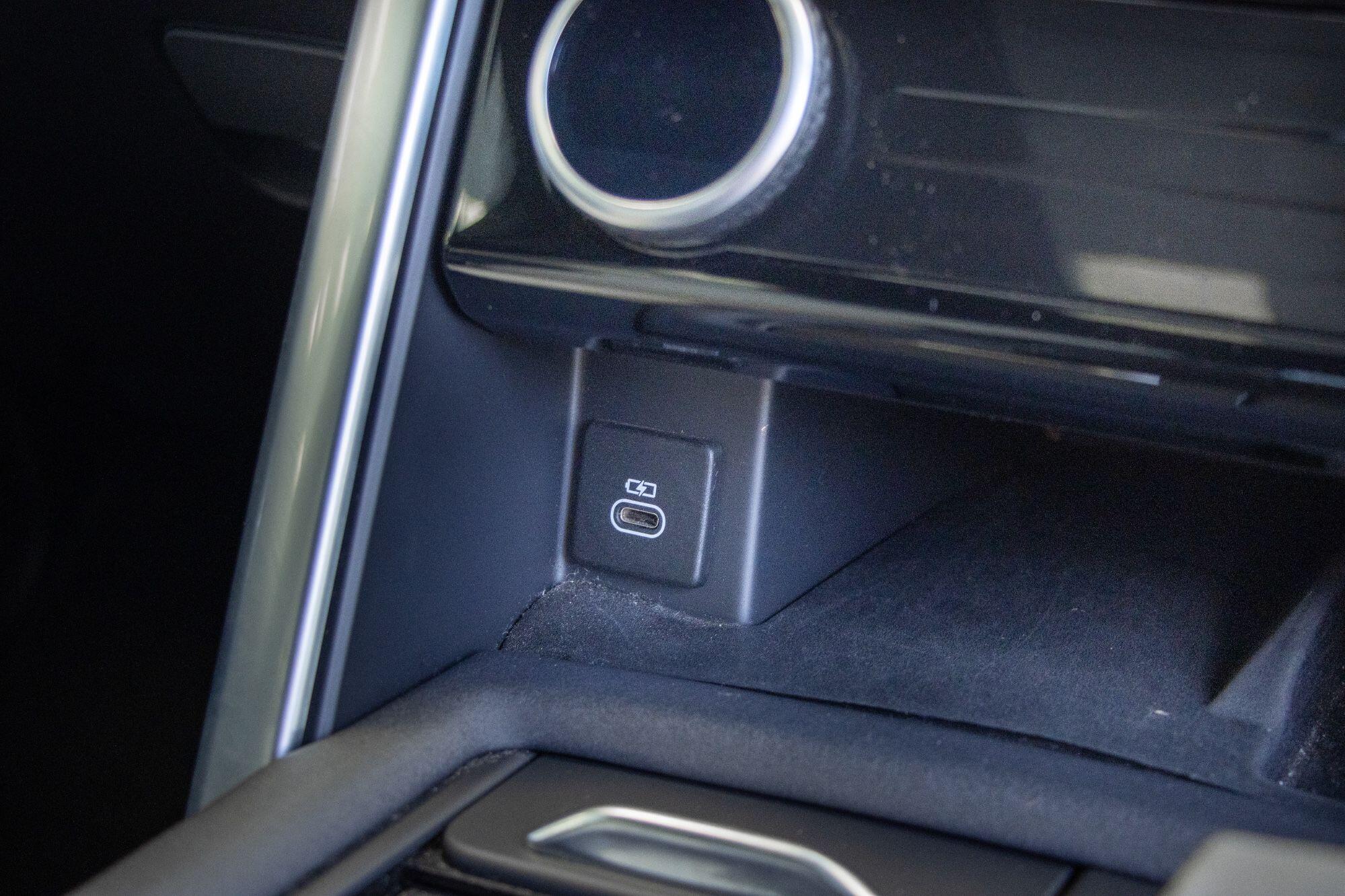 Land Rover Discovery view 38