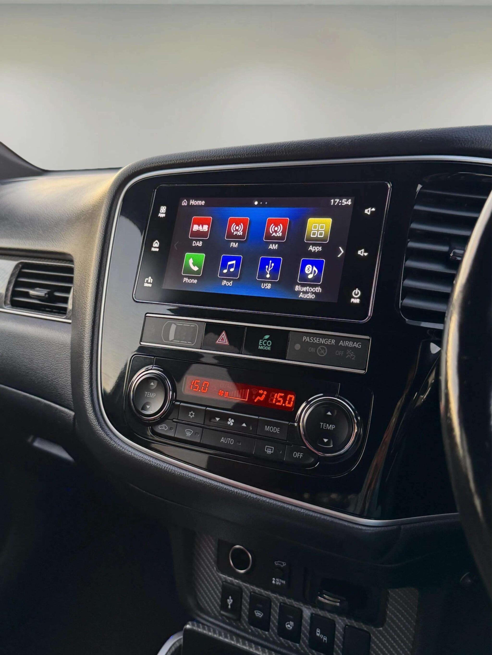 Mitsubishi Outlander view 8