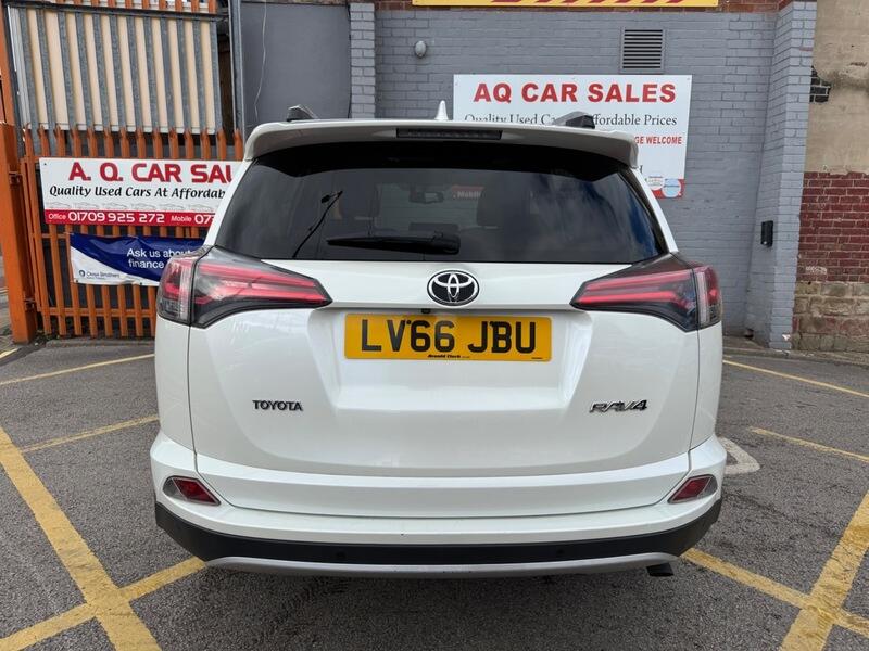 Toyota Rav4 view 6