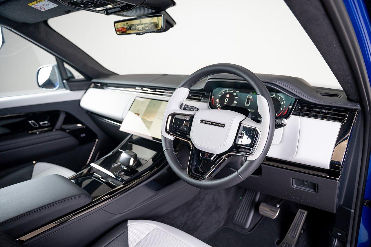Land Rover Range Rover Sport view 16