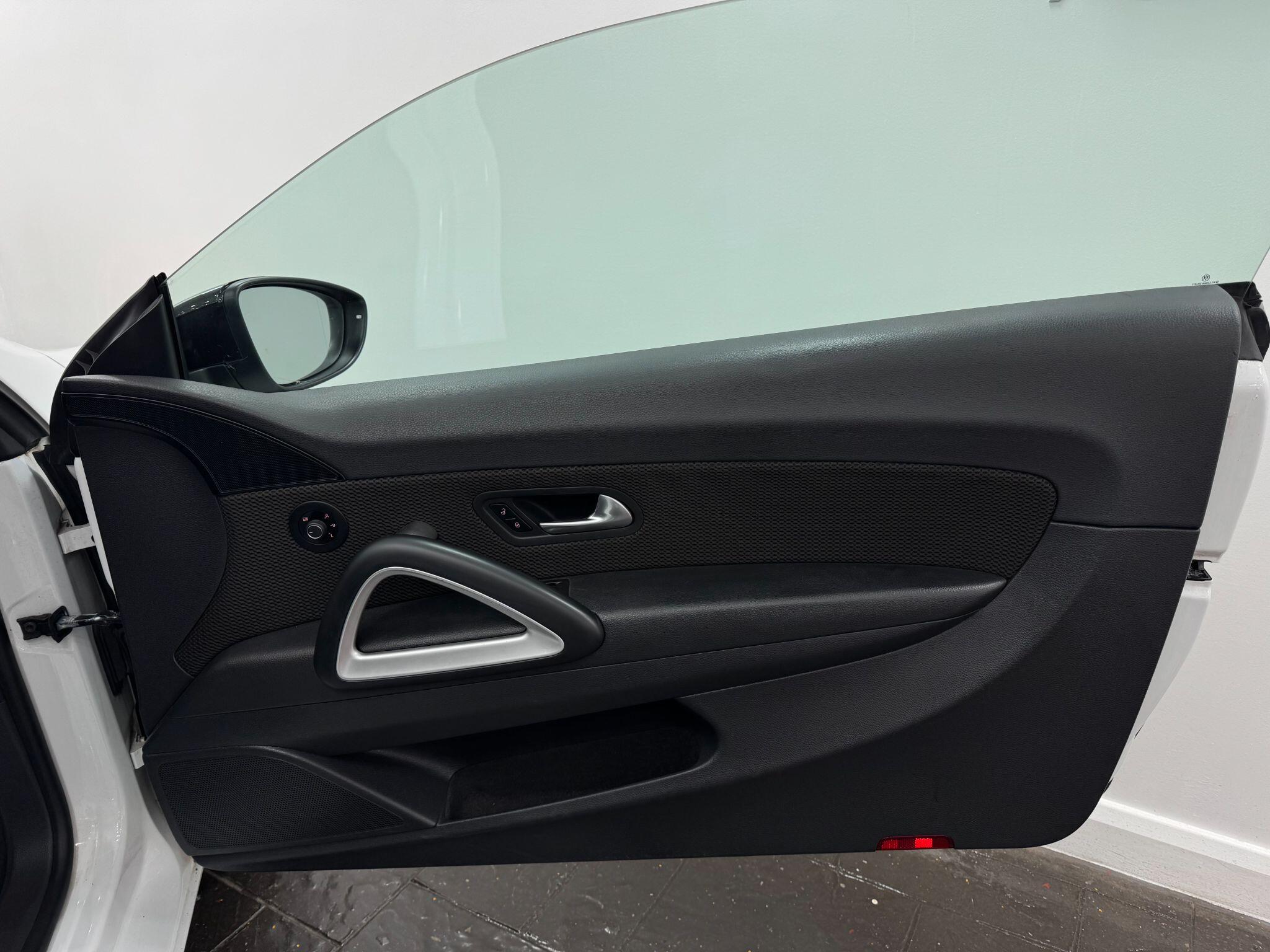 Volkswagen Scirocco view 26