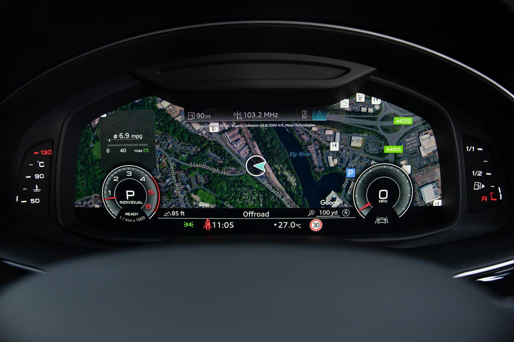 Audi Q8 view 15
