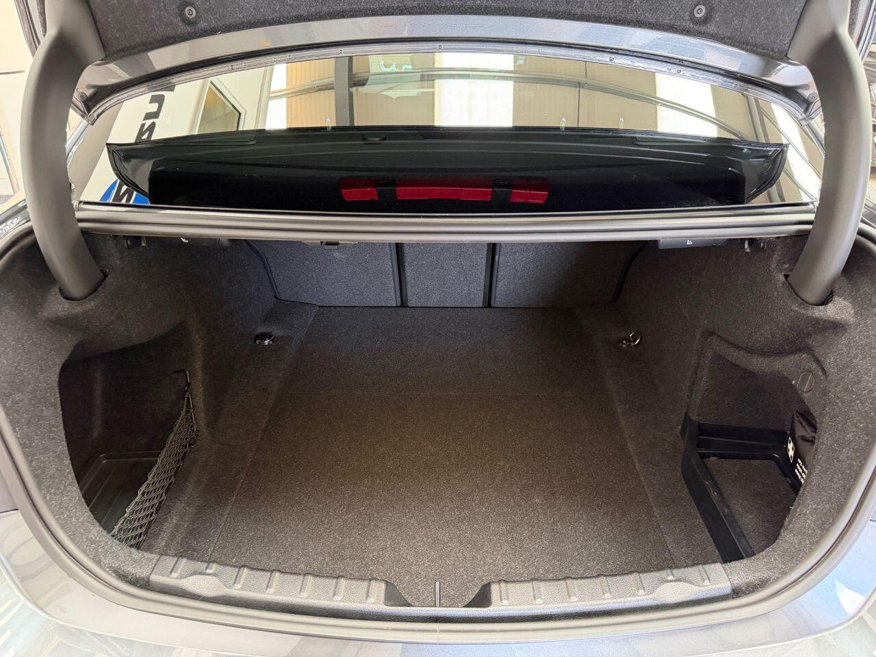BMW 3 Series view 29