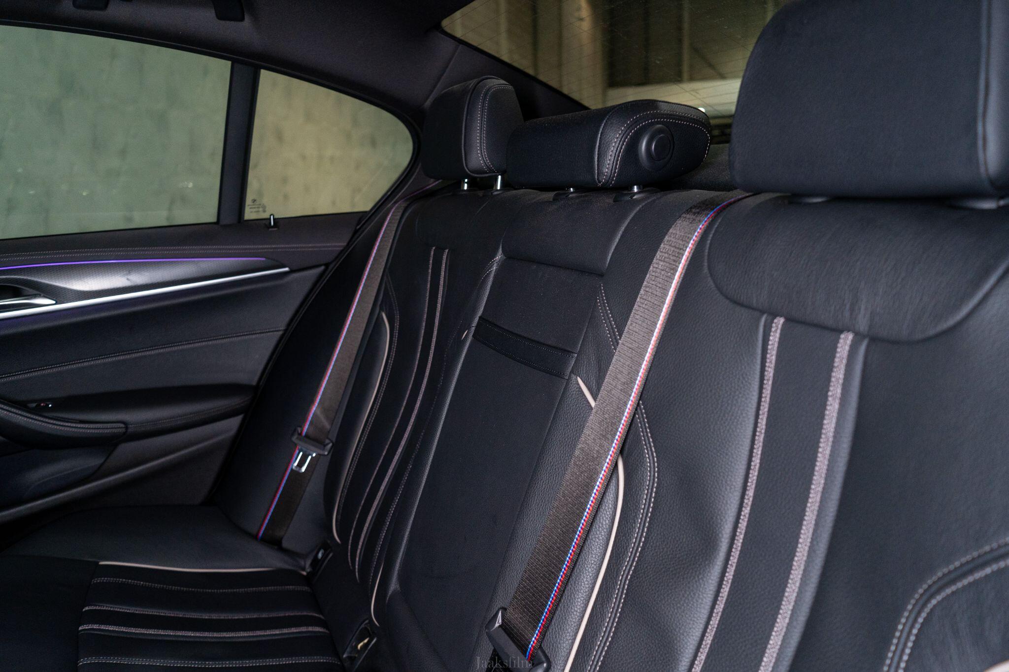 BMW 5 Series view 20