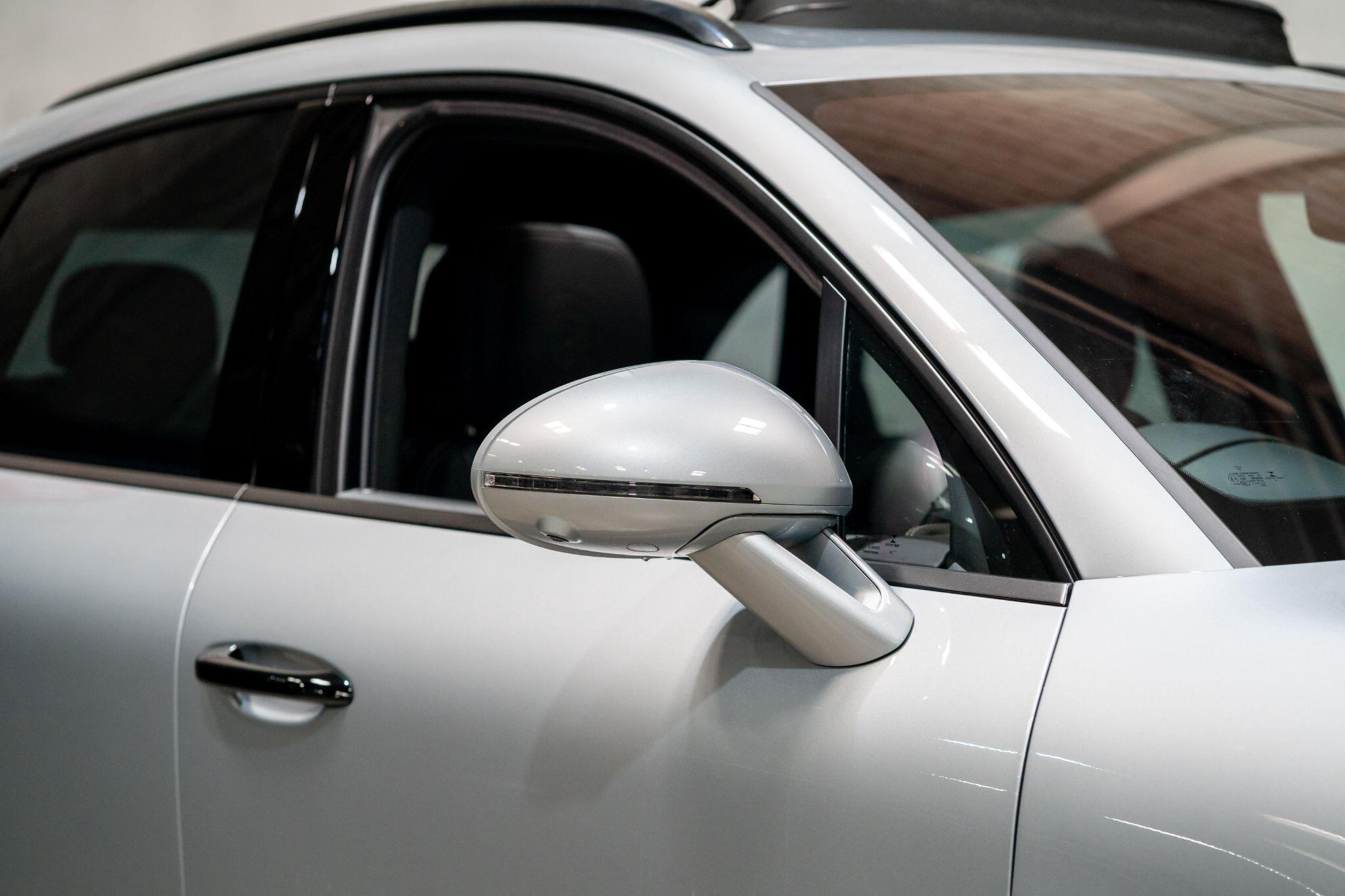 Porsche Macan view 43