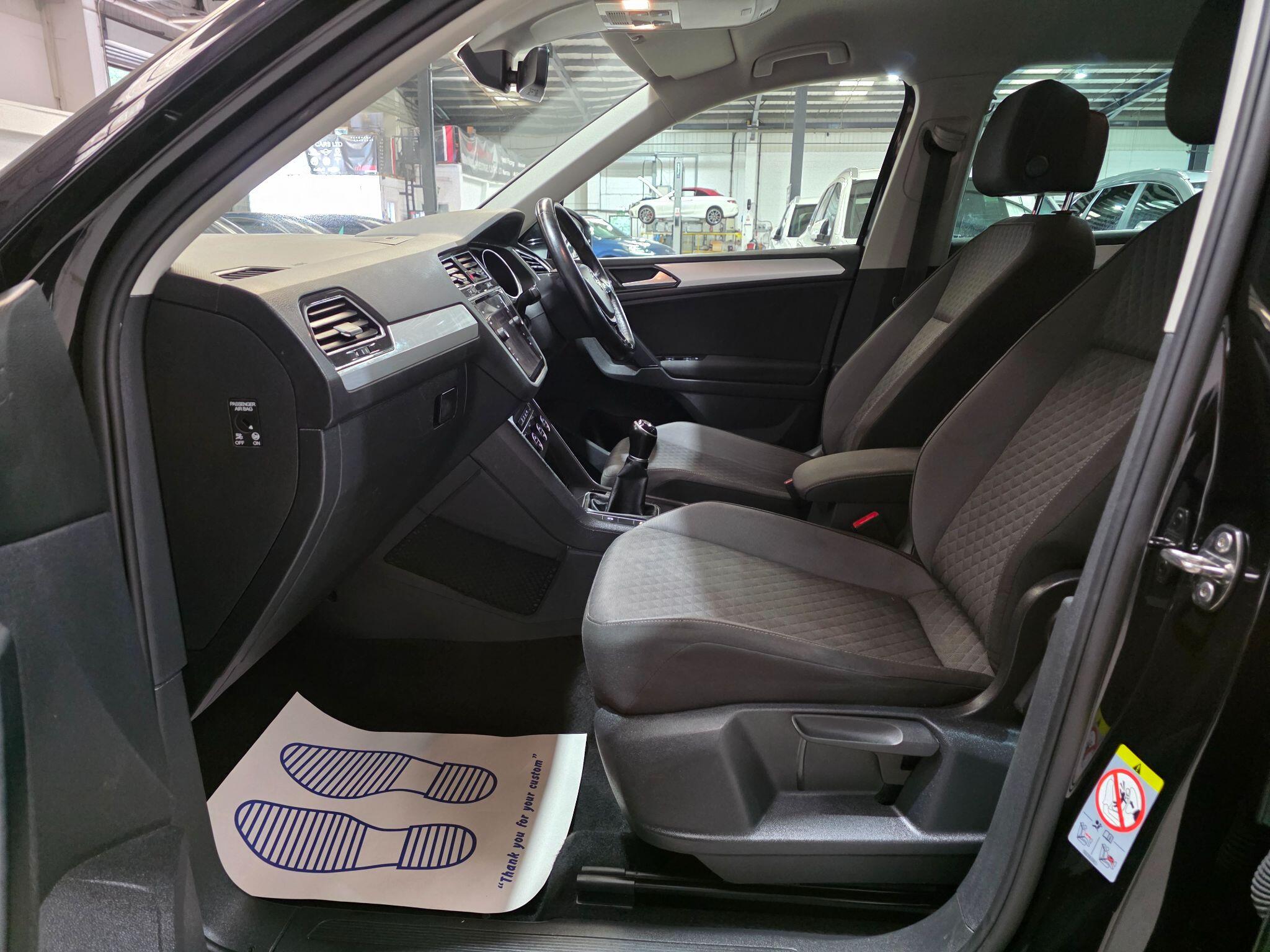 Volkswagen Tiguan view 24