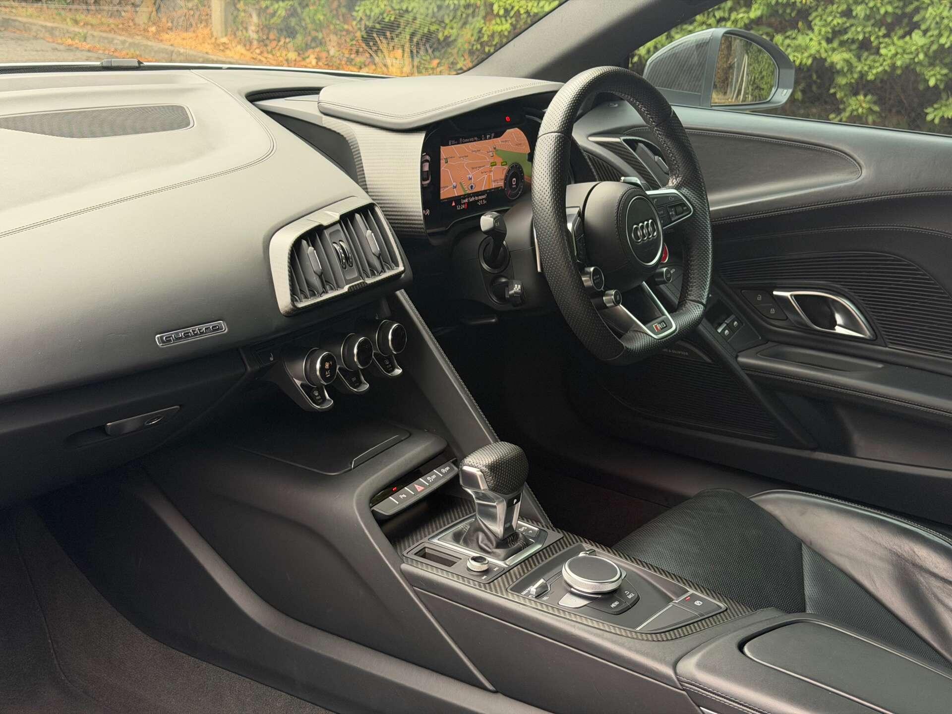 Audi R8 view 32