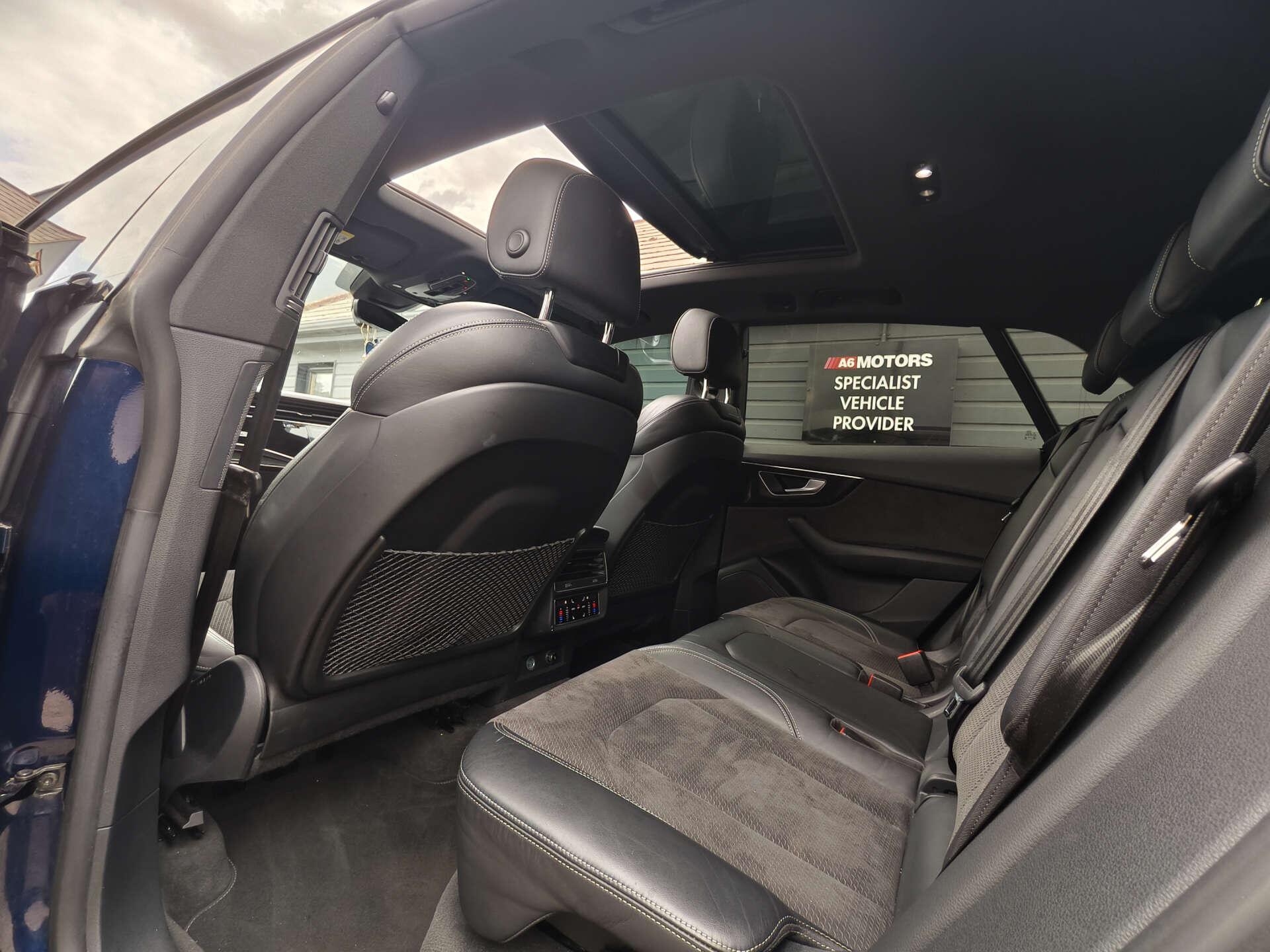 Audi Q8 view 25