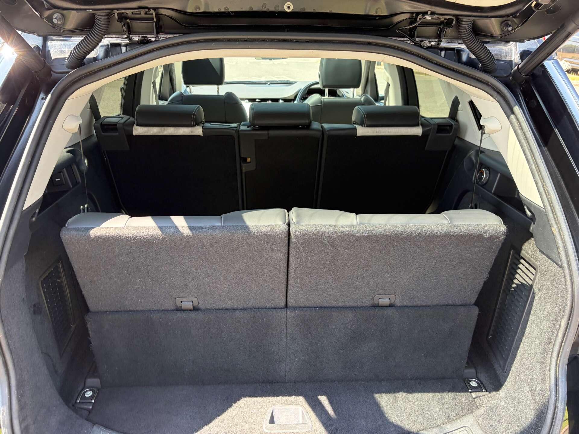 Land Rover Discovery Sport view 23