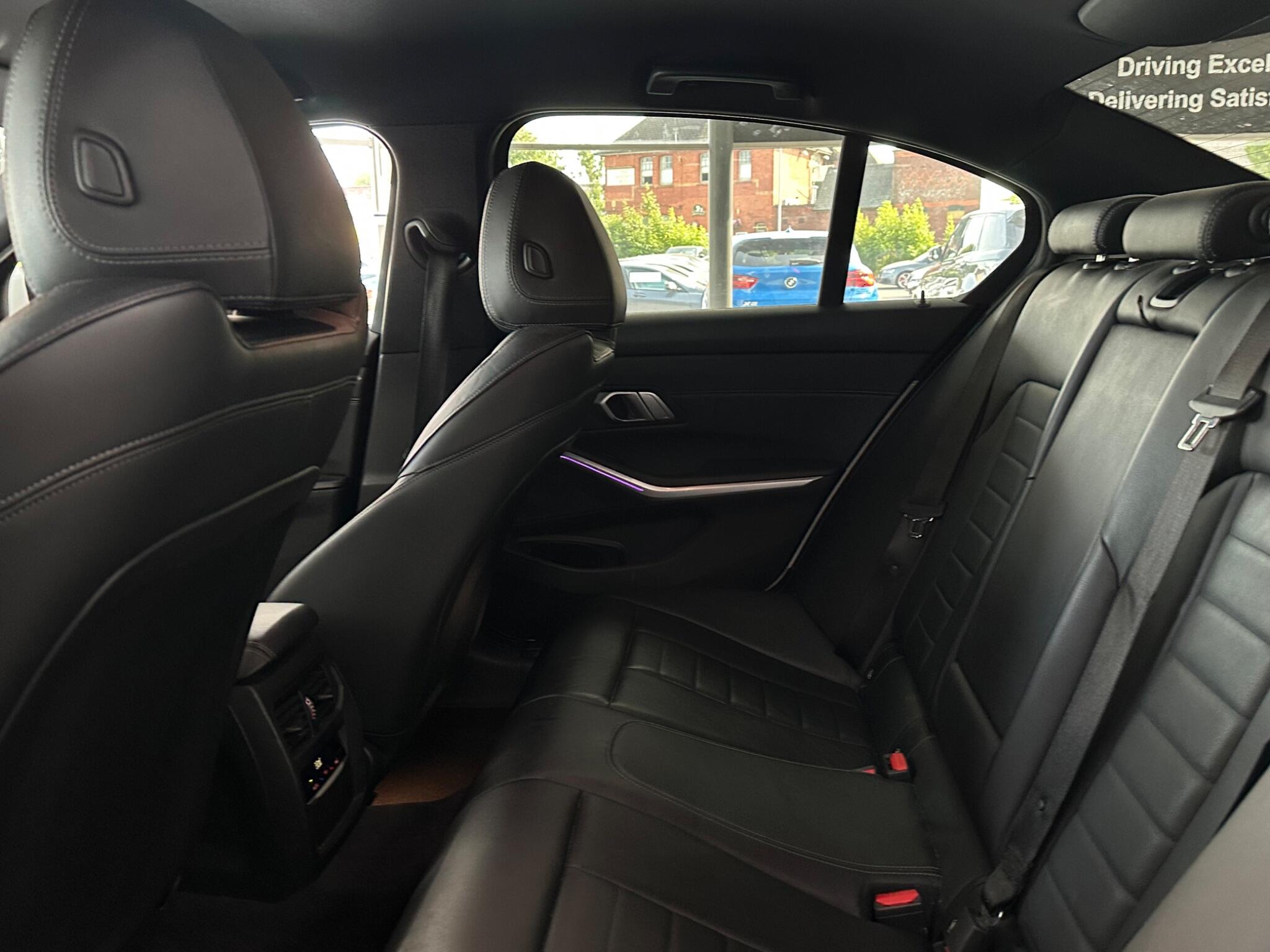 BMW 3 Series view 37