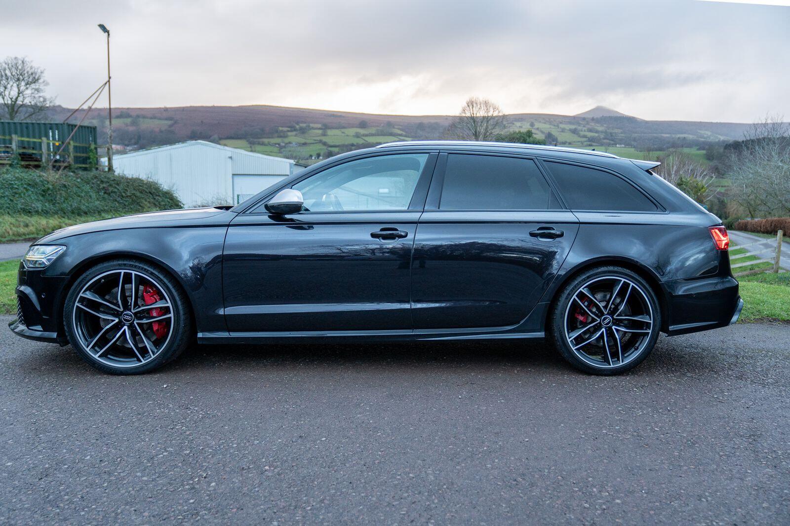 Audi RS6 Avant view 5