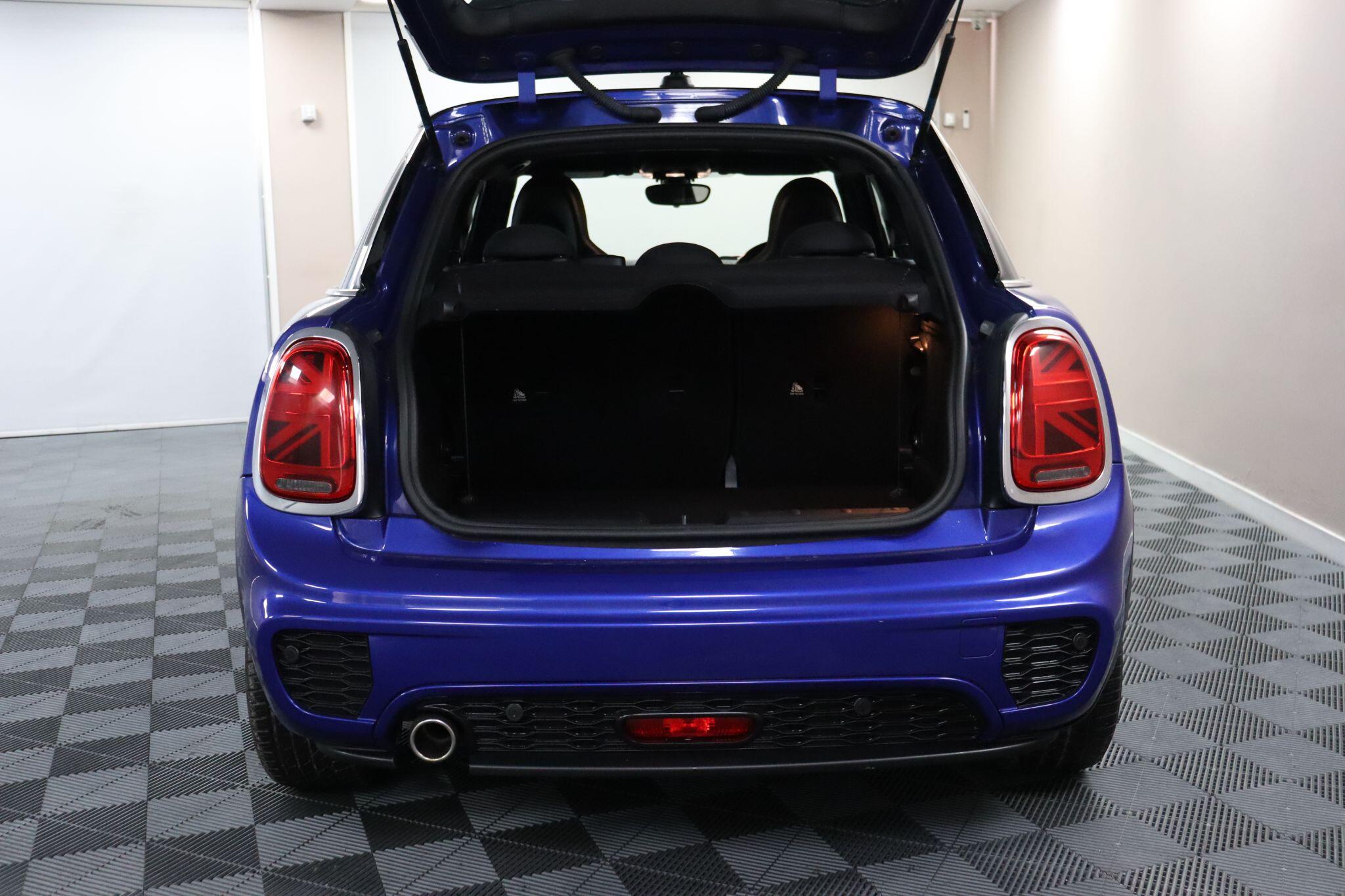 Mini Hatch view 14