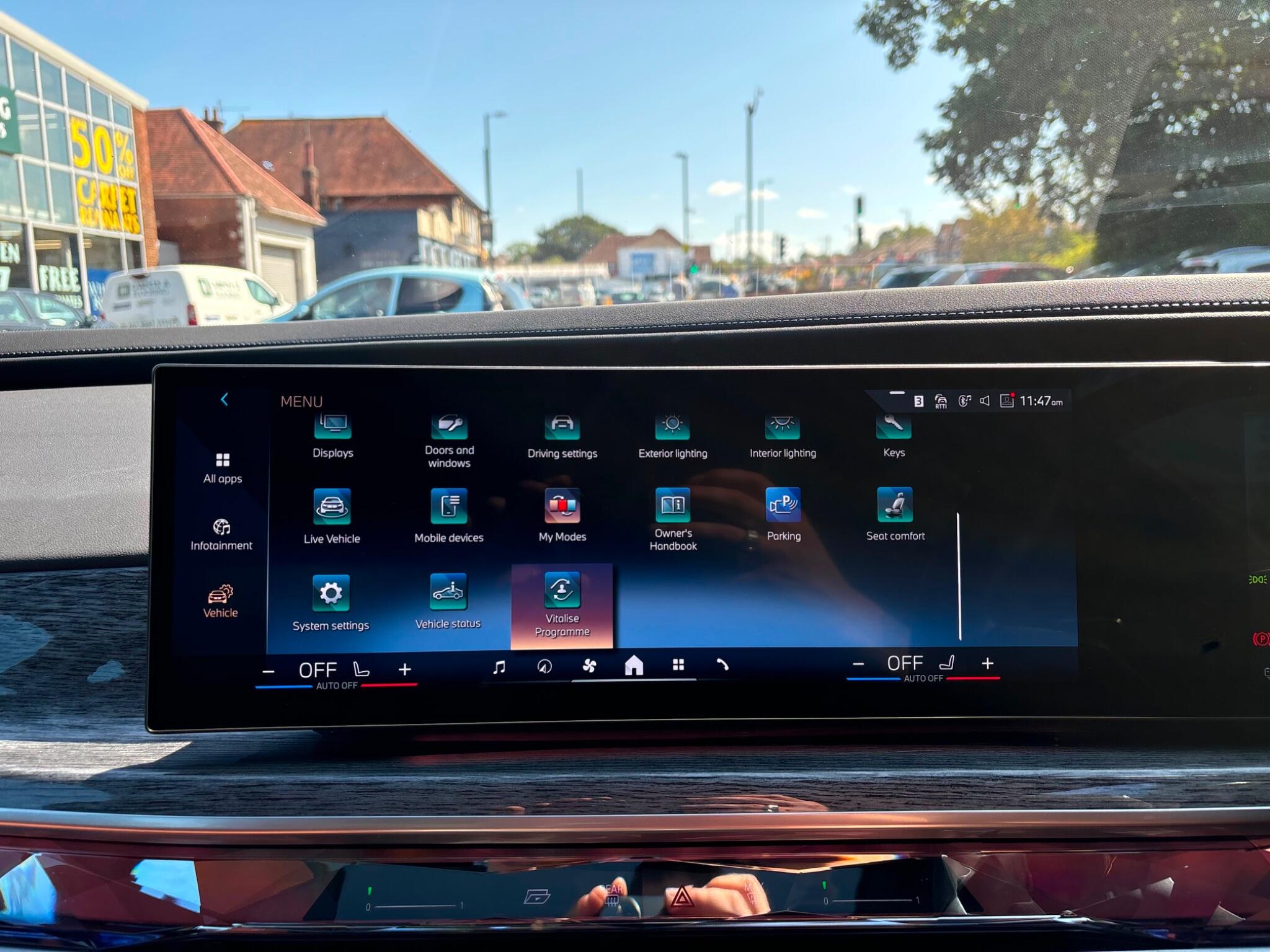 BMW I7 view 16