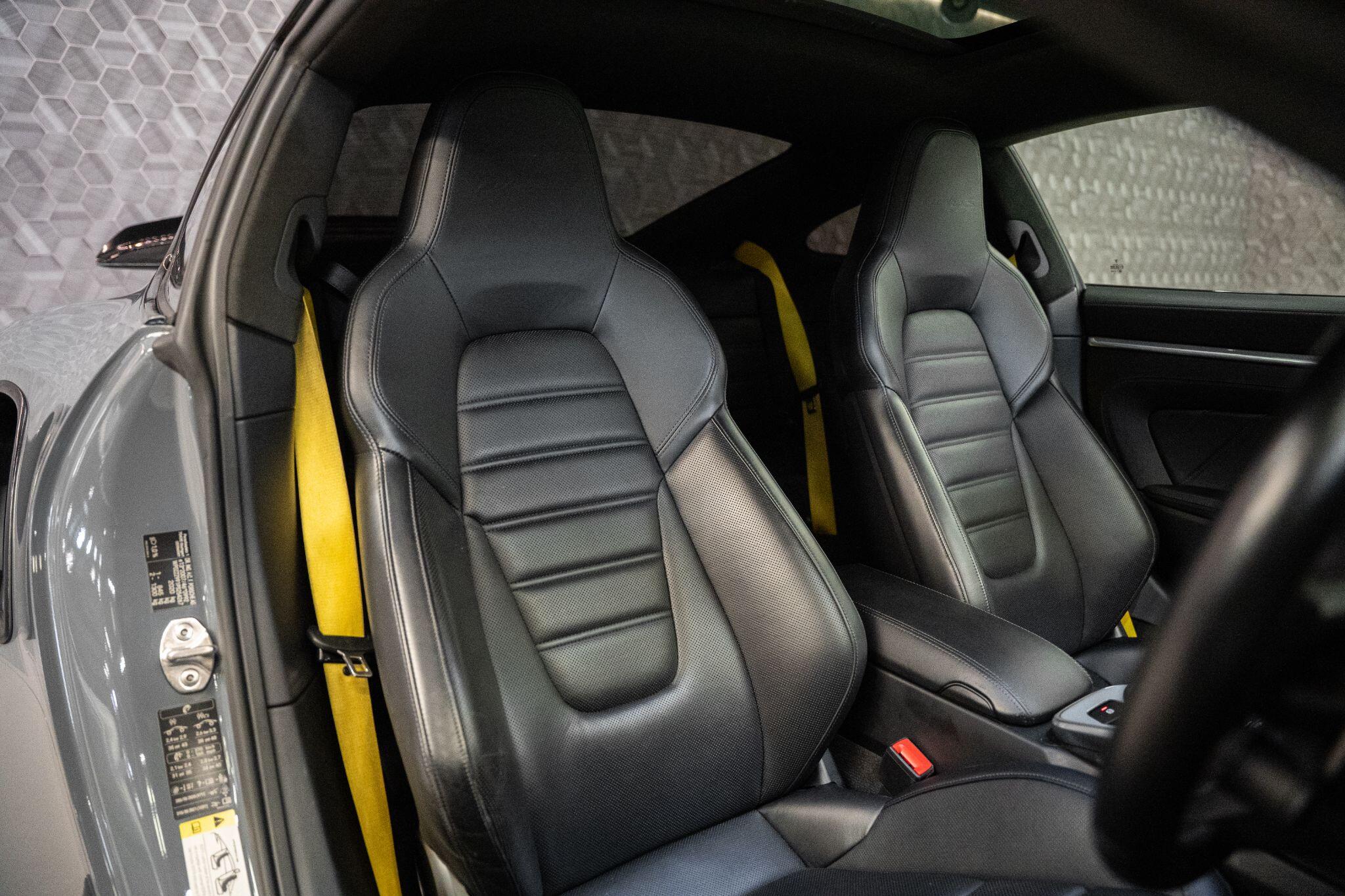 Porsche 911 view 14