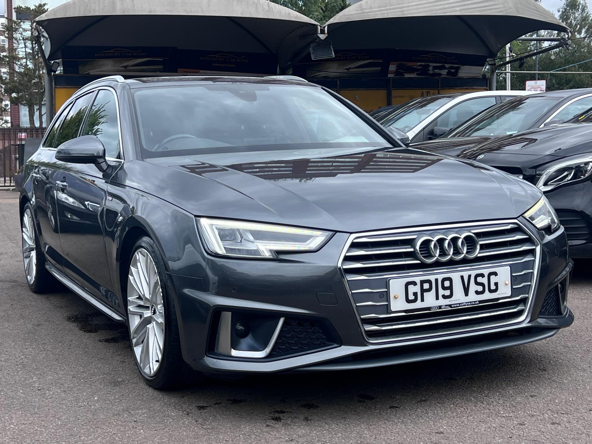 Audi A4 Avant view 4