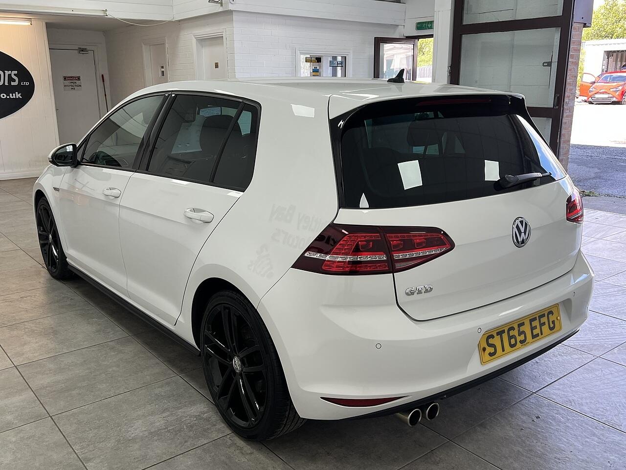 Volkswagen Golf view 5