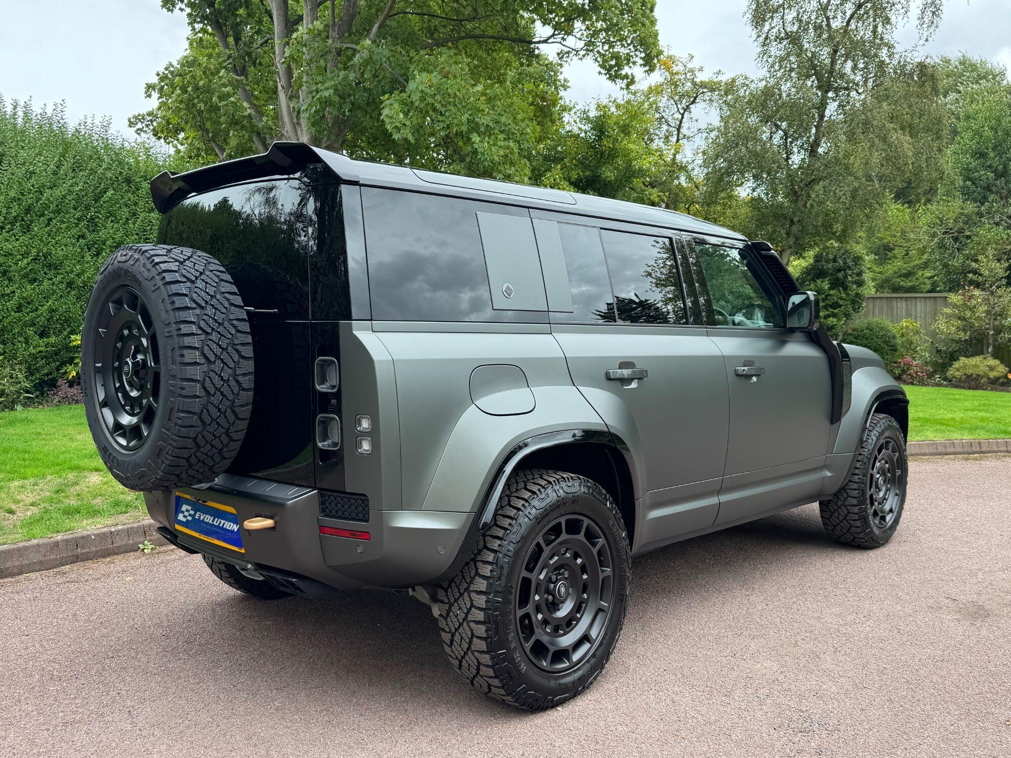 Land Rover Defender 110 view 12