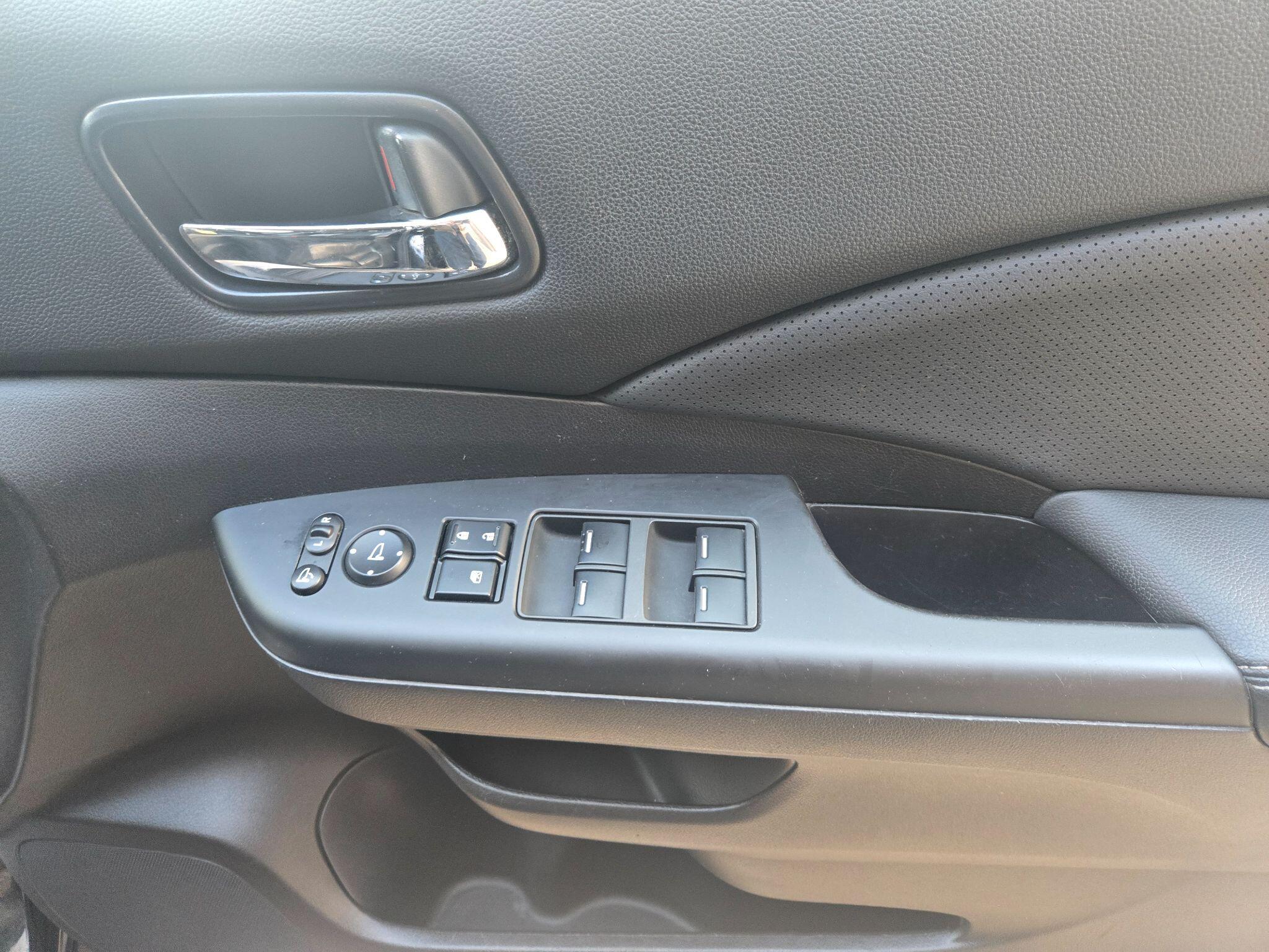 2015 Honda CR-V image 18