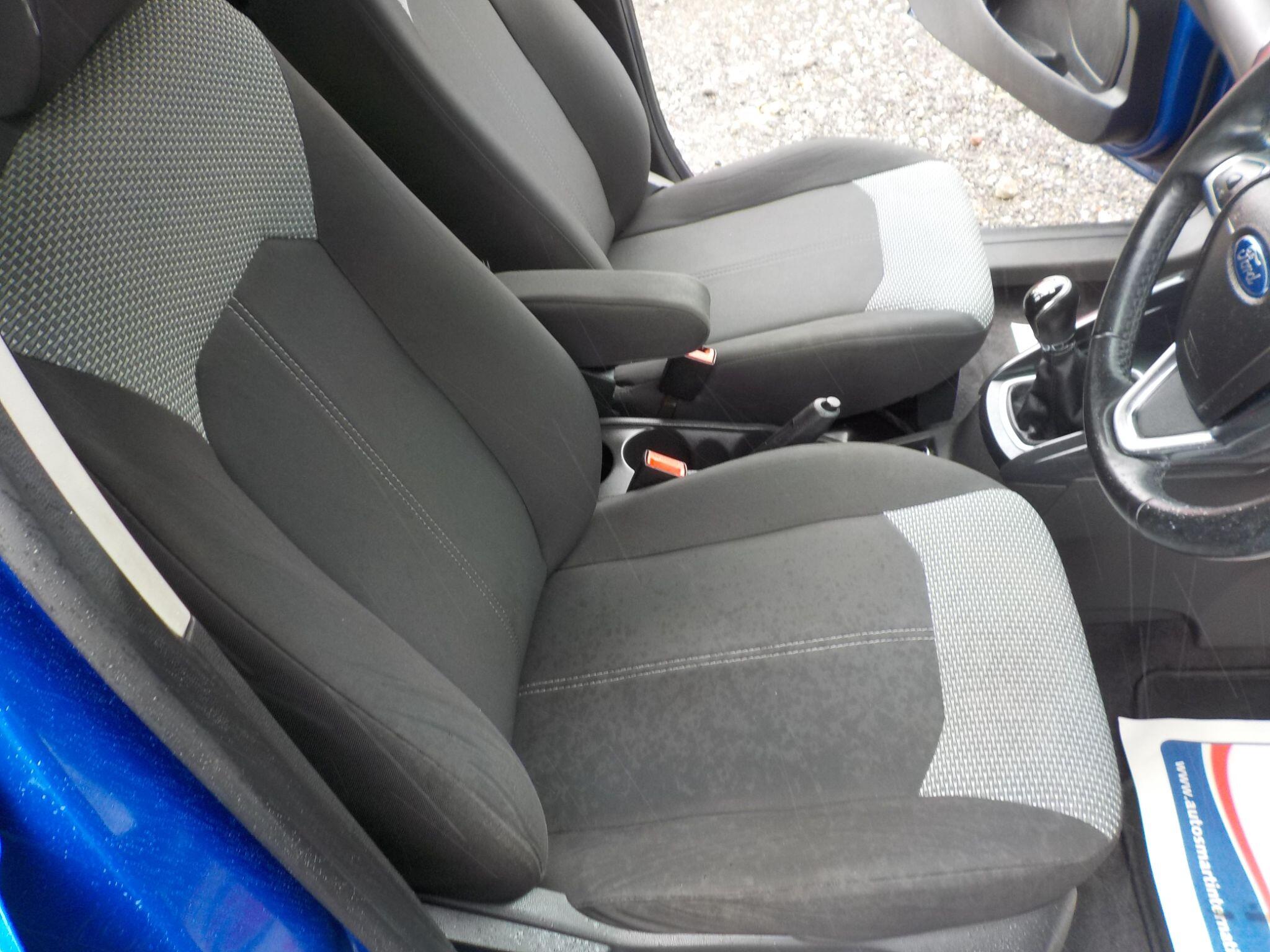 Ford EcoSport 1.5 Zetec 2WD Euro 5 5dr