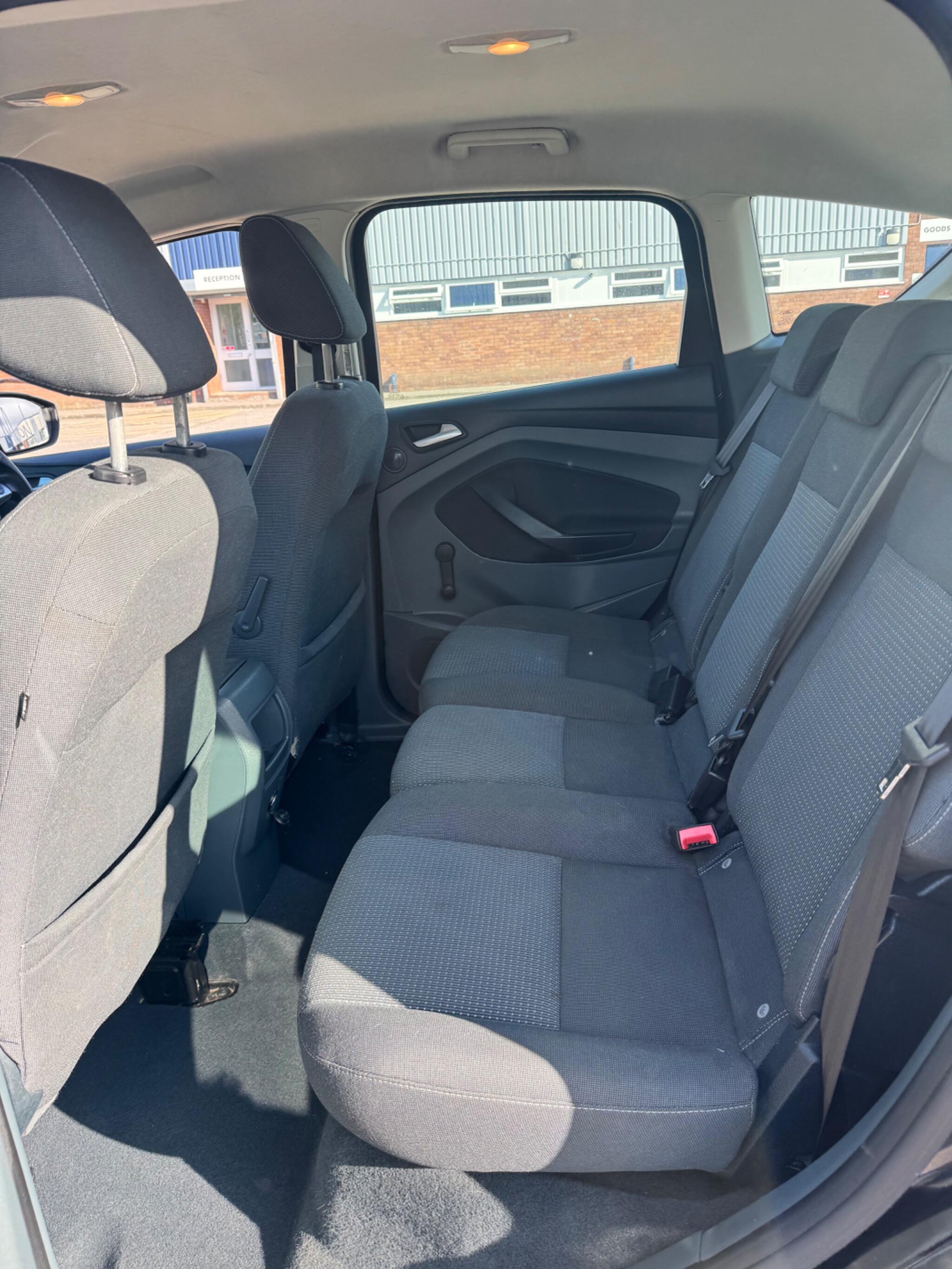 Ford C-Max view 28