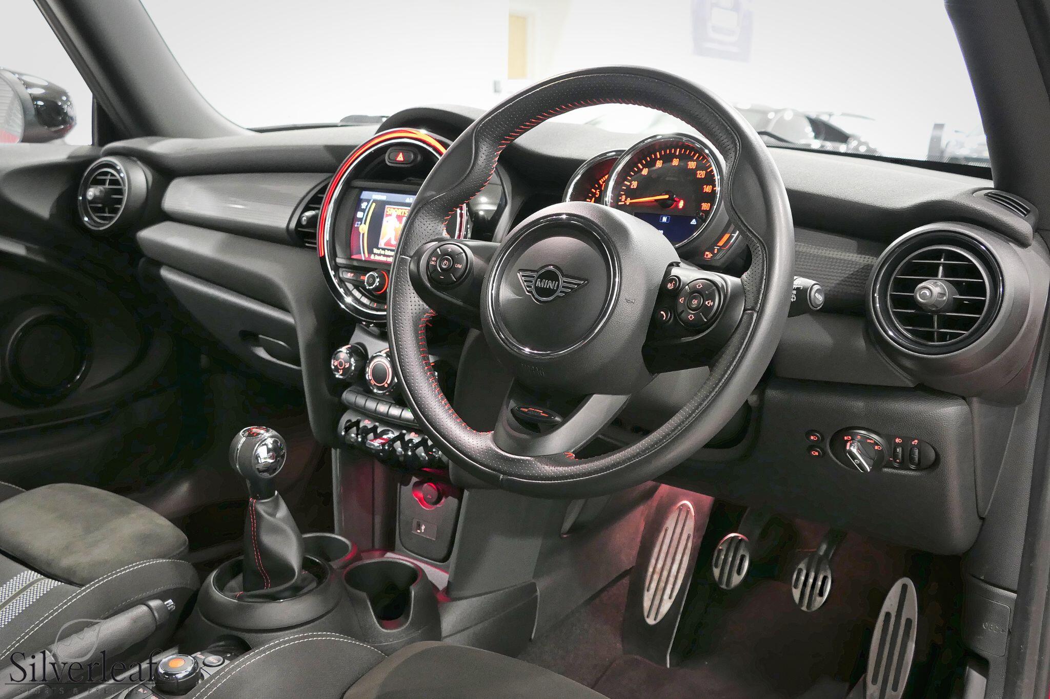 Mini Cooper view 12