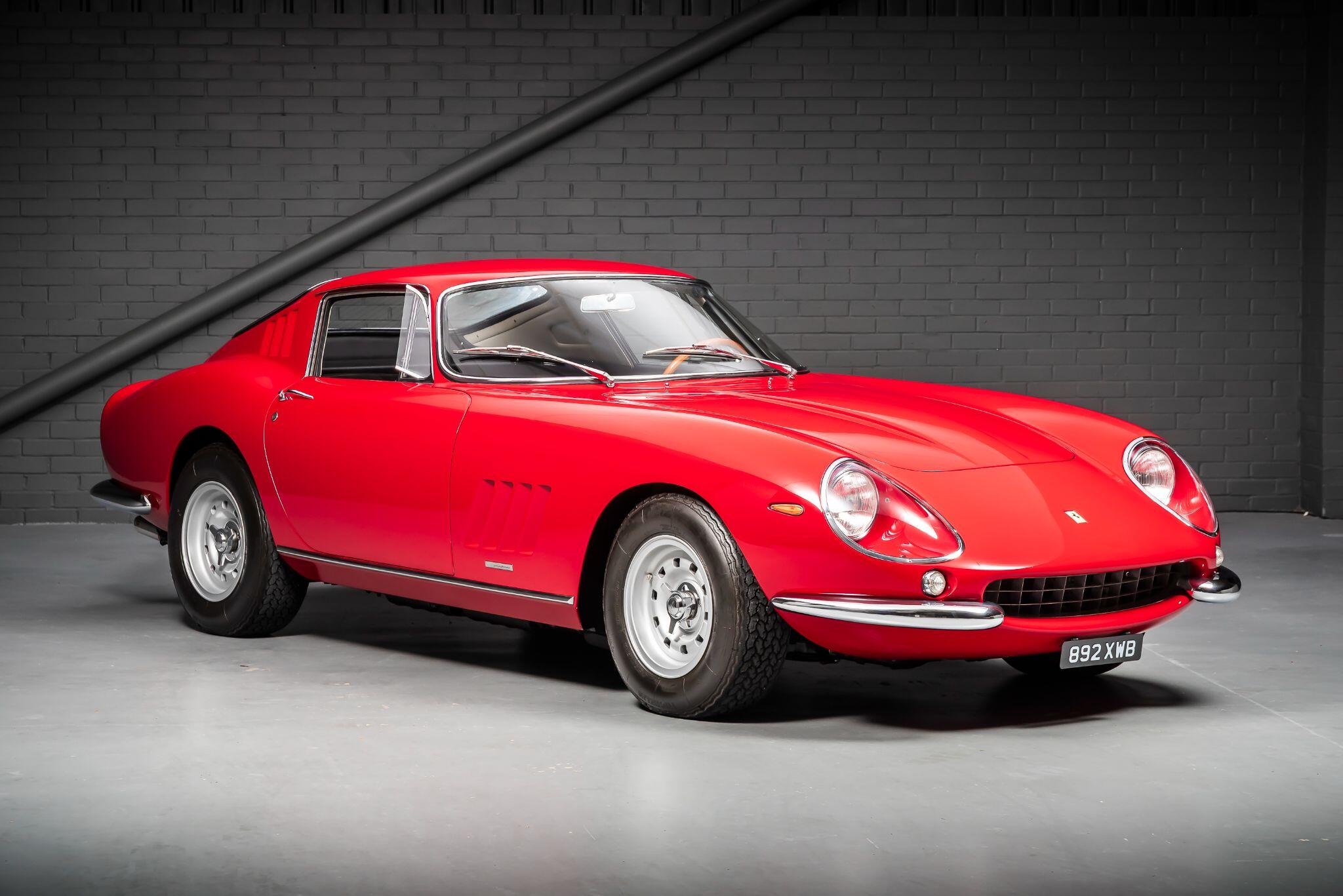 Ferrari 275 view 3
