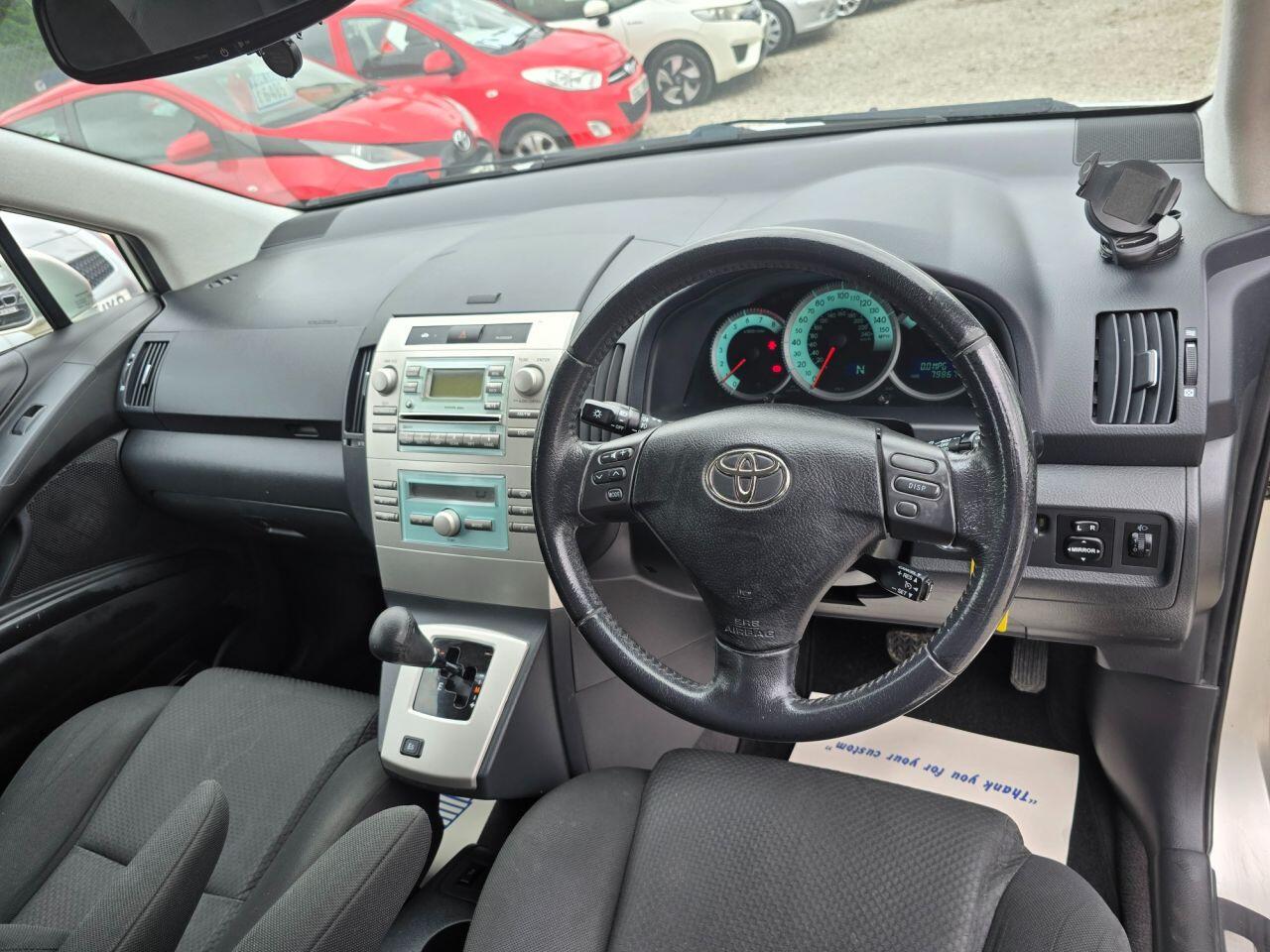 Toyota Corolla Verso view 15