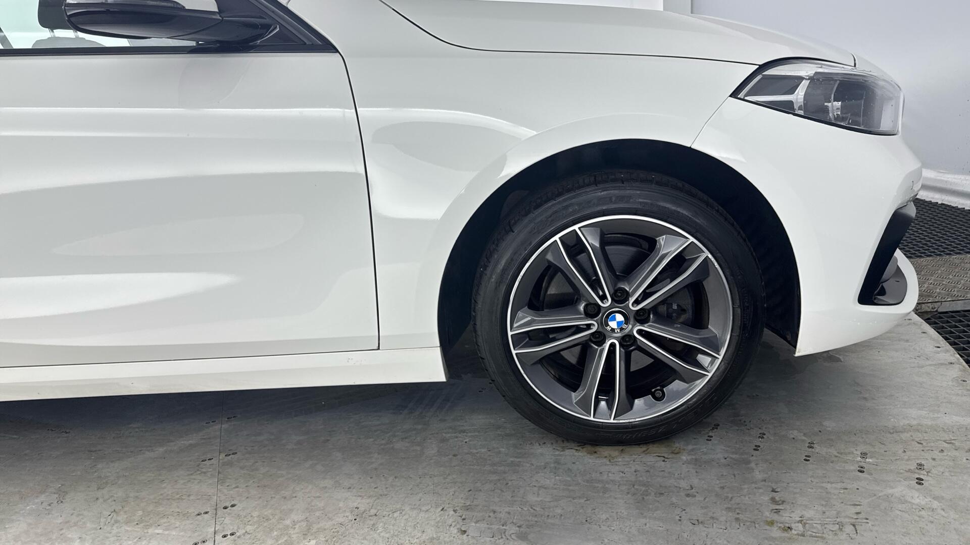 BMW 1 Series view 21