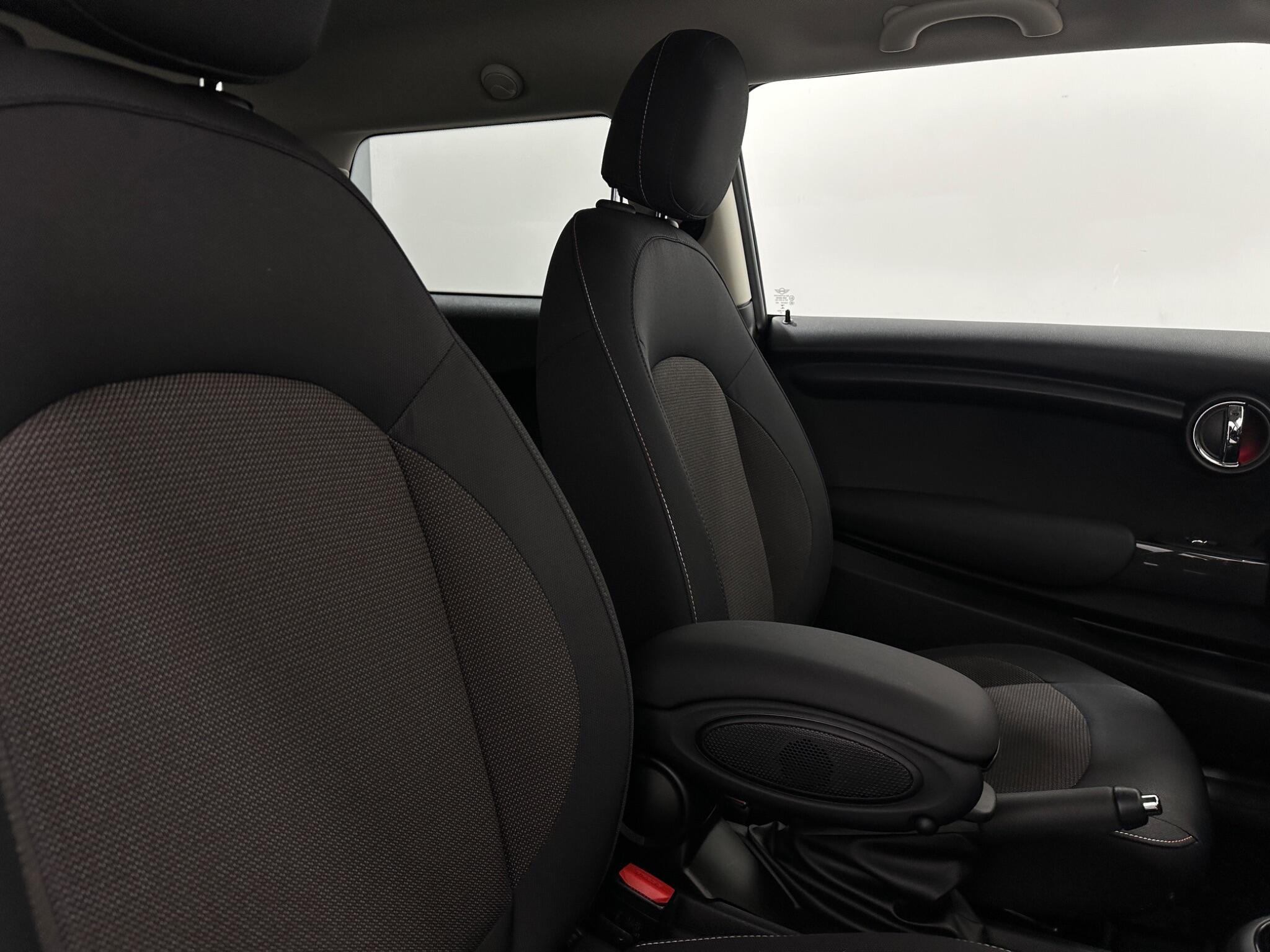Mini Hatch view 30
