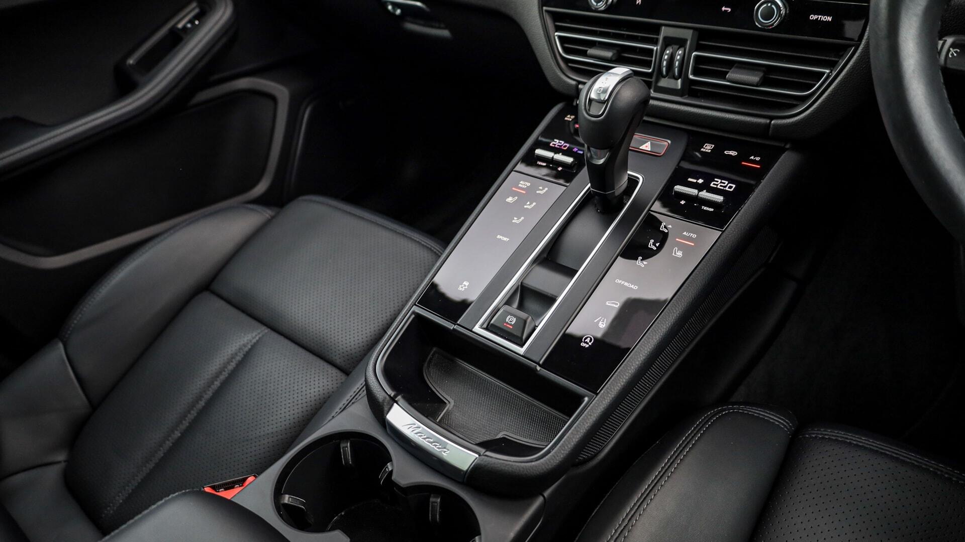 Porsche Macan view 17