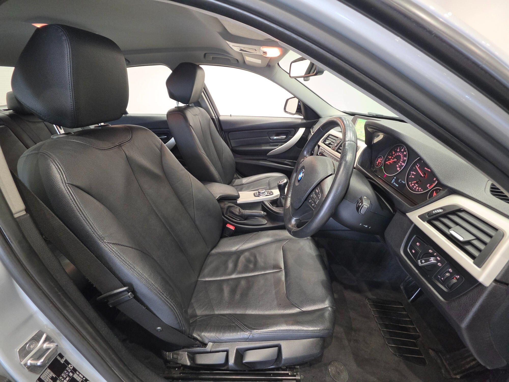 BMW 3 Series view 14