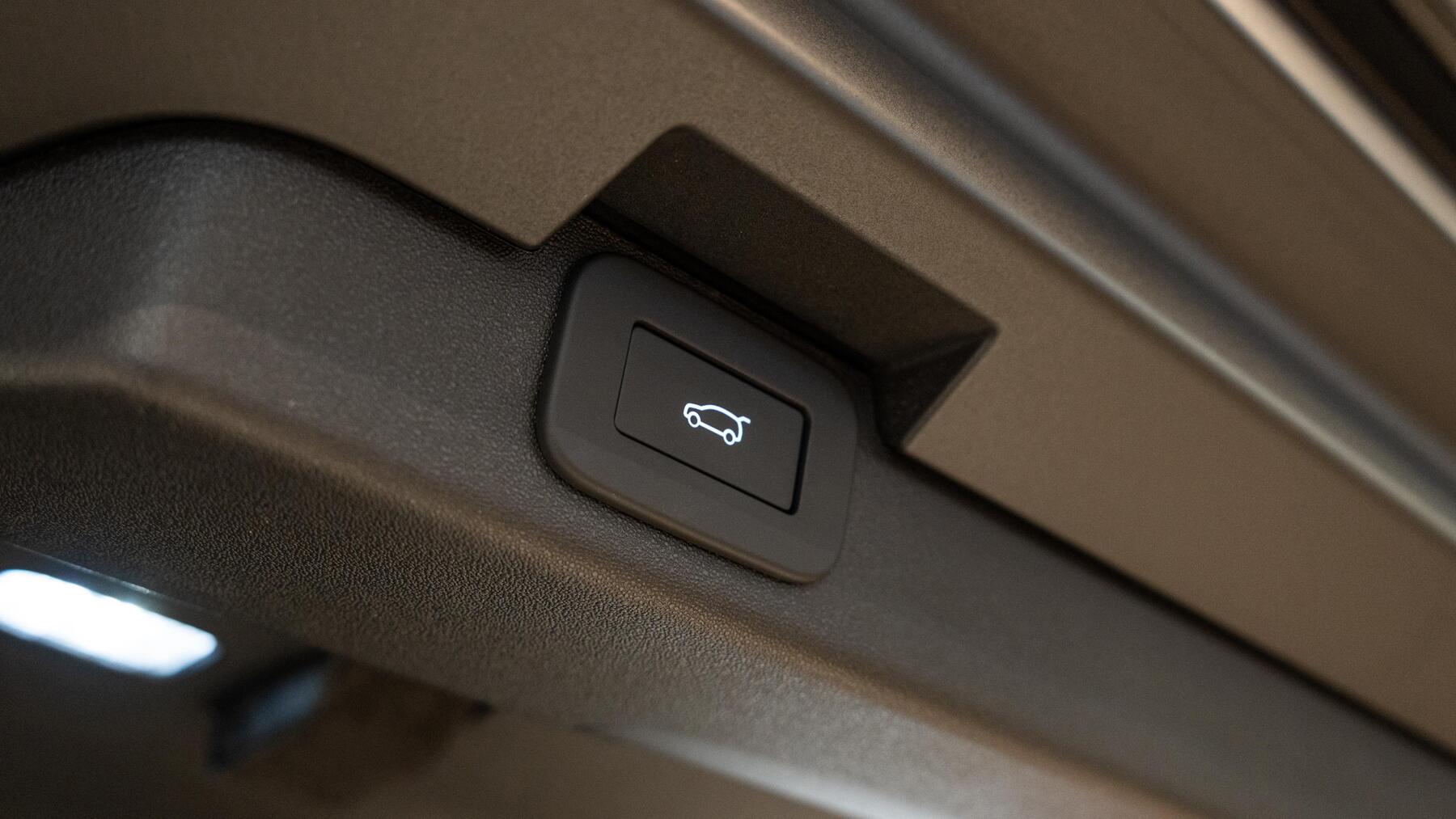 Land Rover Discovery view 71